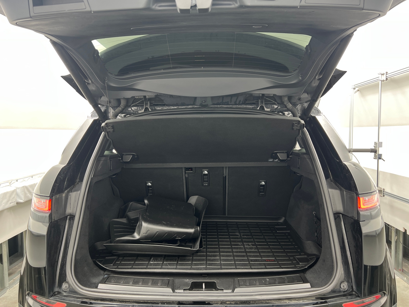 Thumbnail: 2020 Land Rover Range Rover Evoque - 6