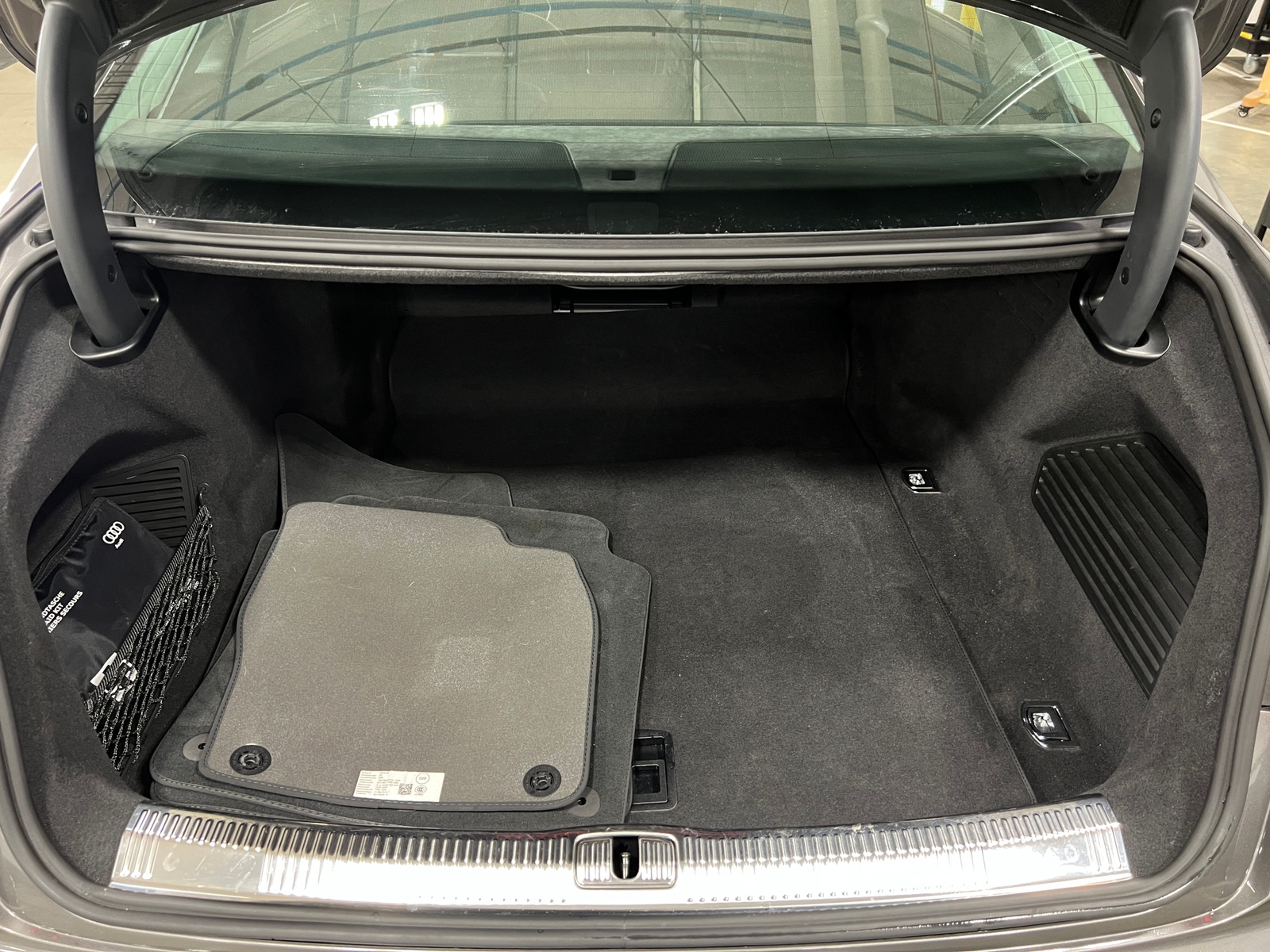 Thumbnail: 2019 Audi A8 - 6