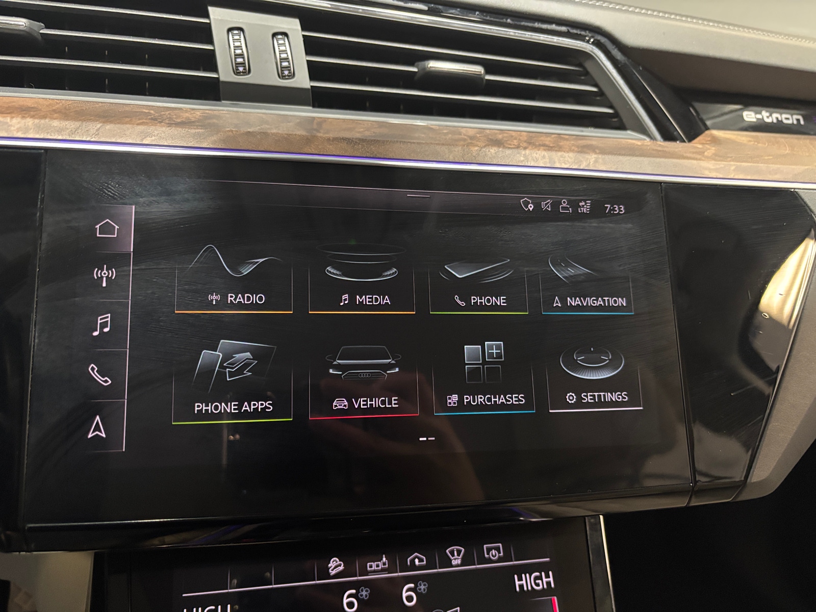 Thumbnail: 2019 Audi e-tron - 3