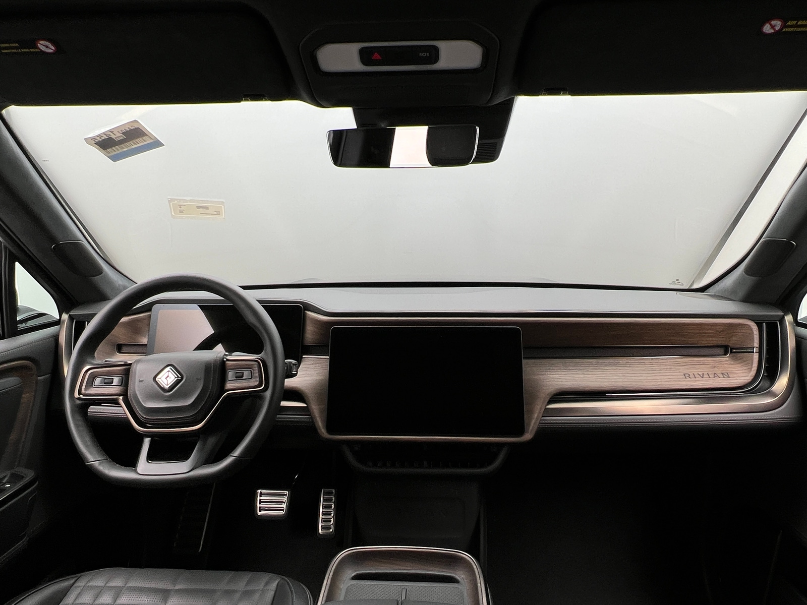 Thumbnail: 2025 Rivian R1S - 2