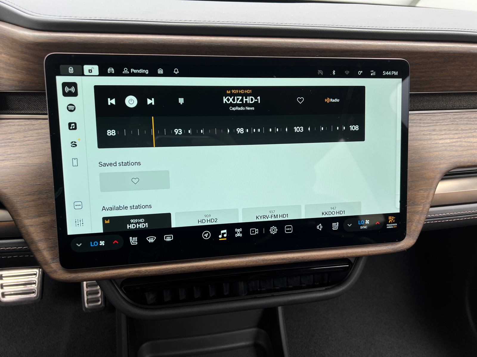 Thumbnail: 2025 Rivian R1S - 3