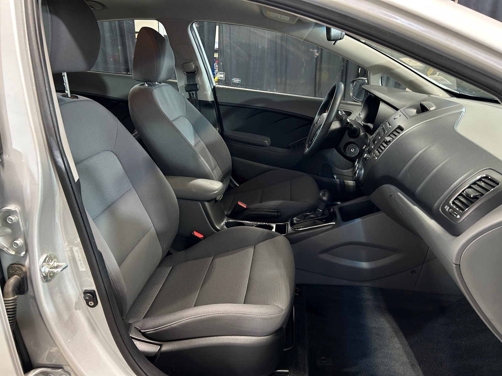 Thumbnail: 2017 Kia Forte - 2