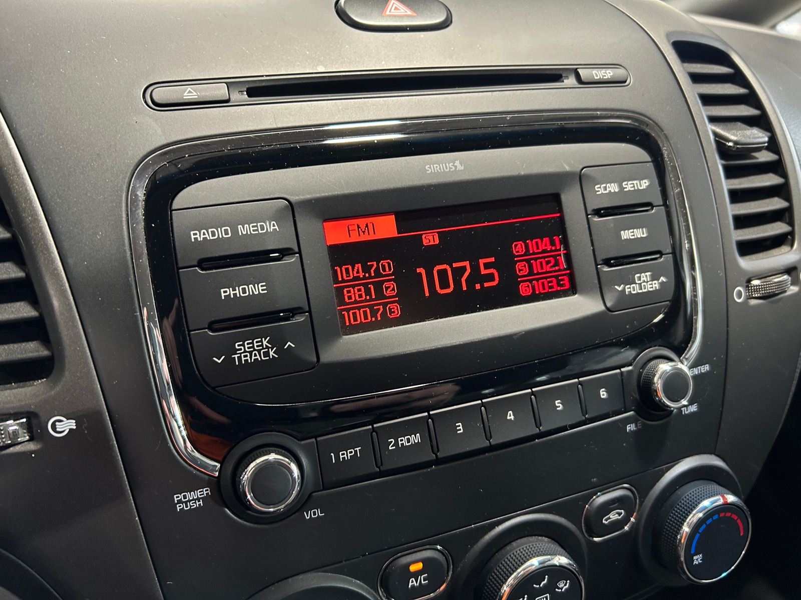 Thumbnail: 2017 Kia Forte - 4