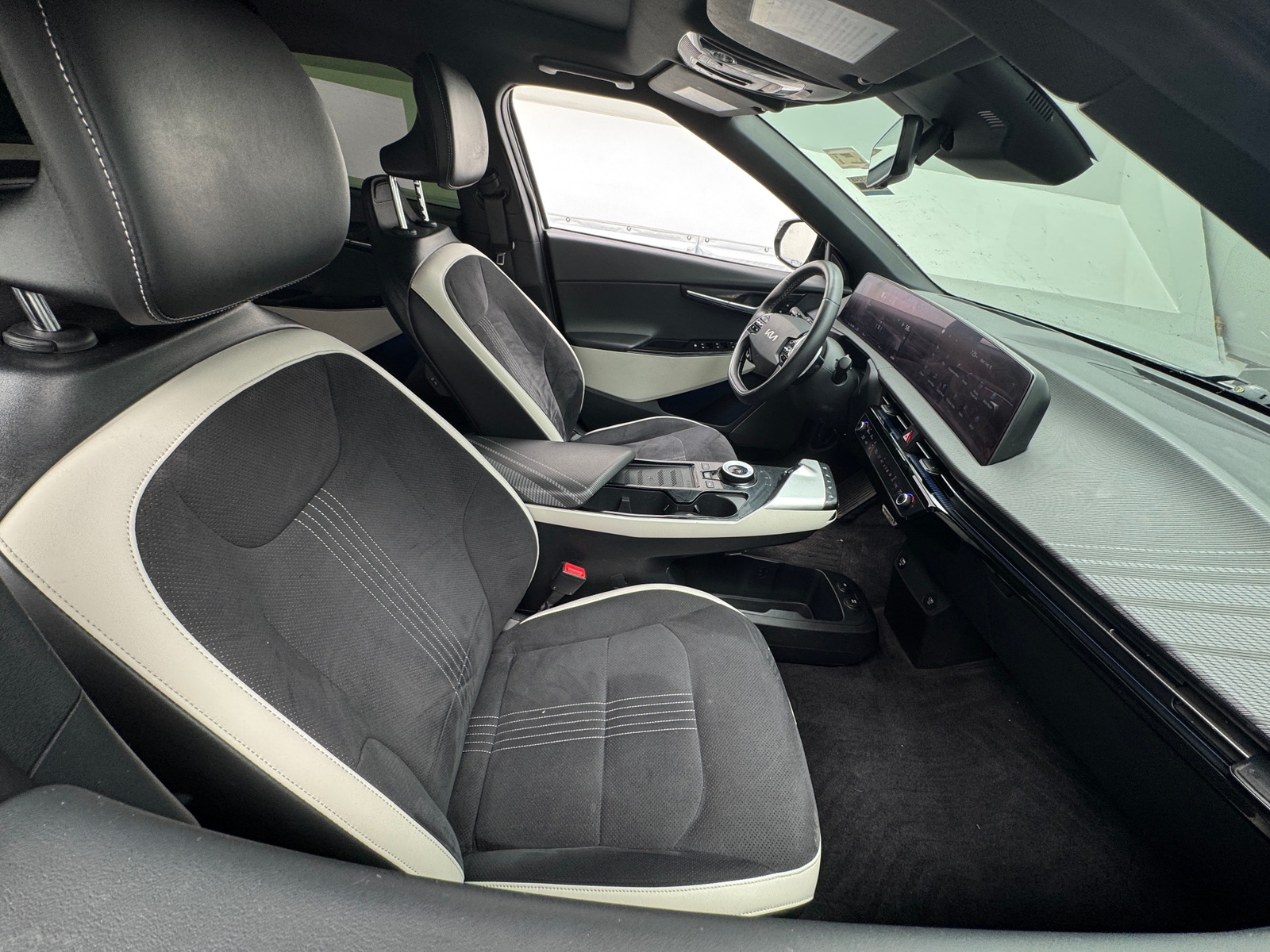 Thumbnail: 2022 Kia EV6 - 2