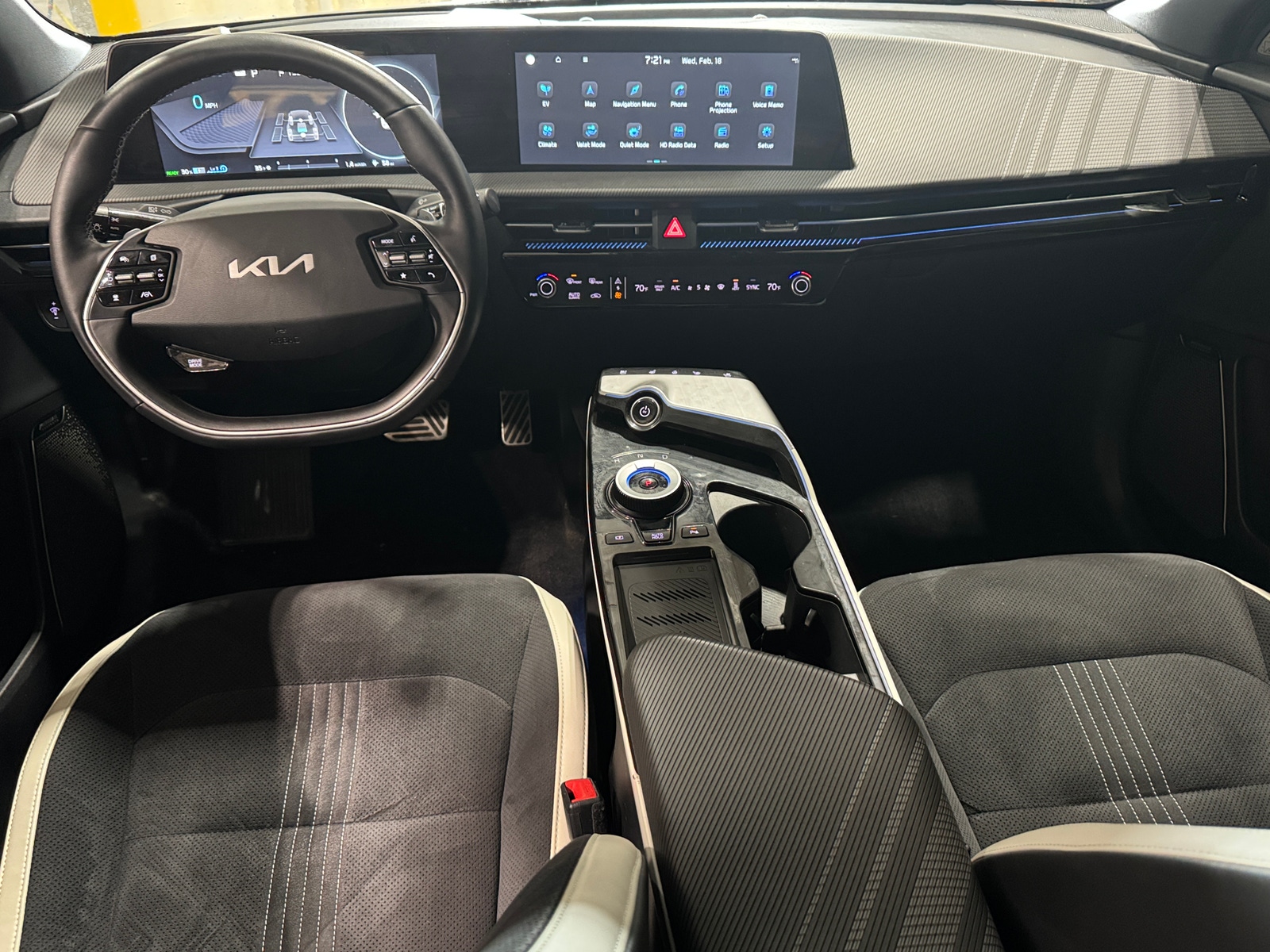 Thumbnail: 2022 Kia EV6 - 3