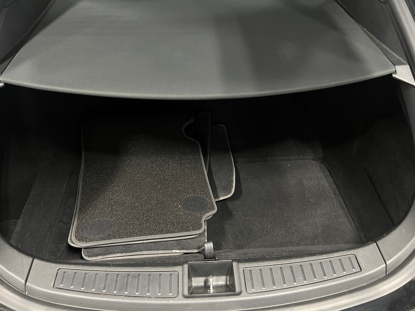 Thumbnail: 2015 Tesla Model S - 6