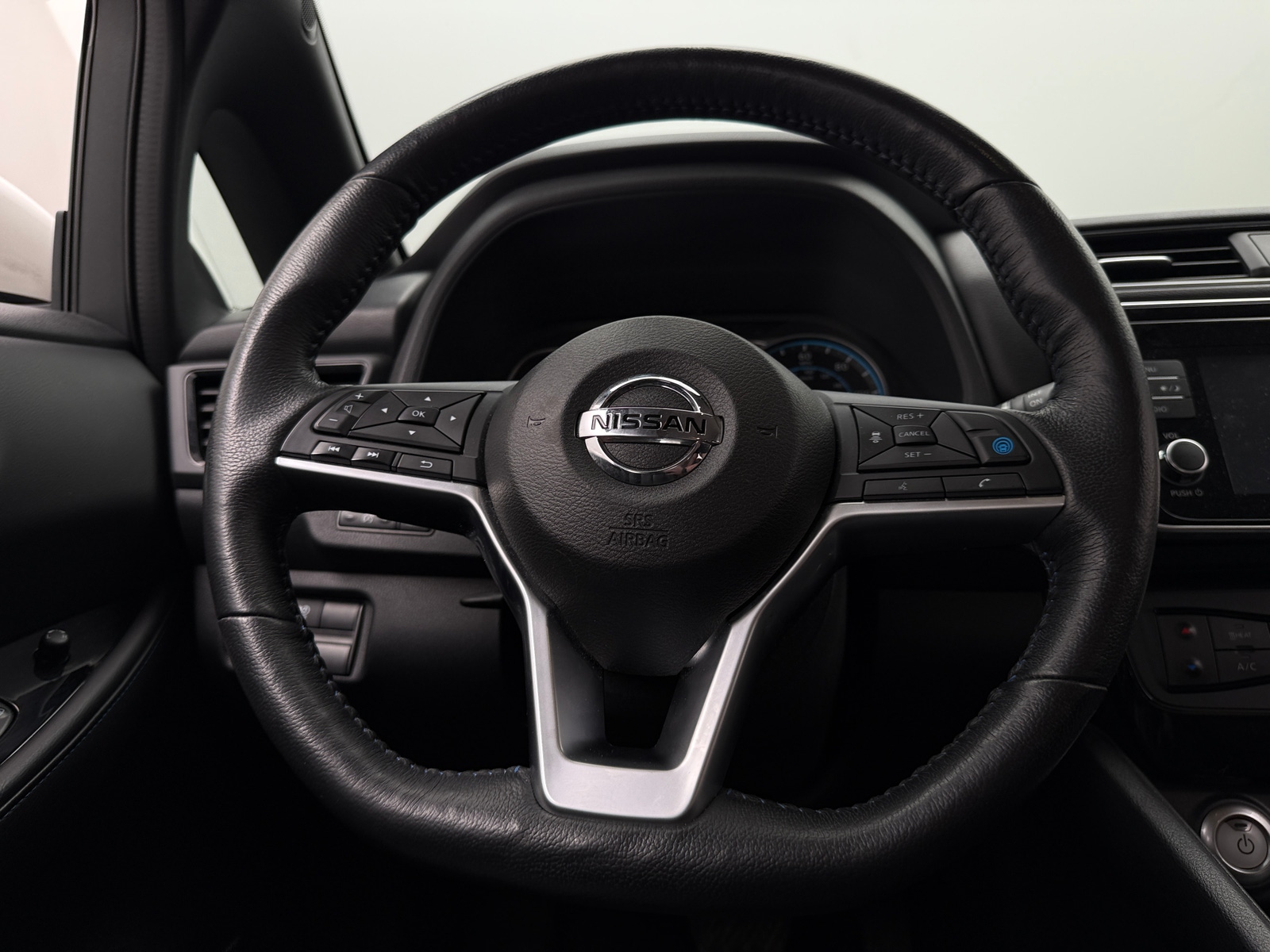 Thumbnail: 2018 Nissan Leaf - 5