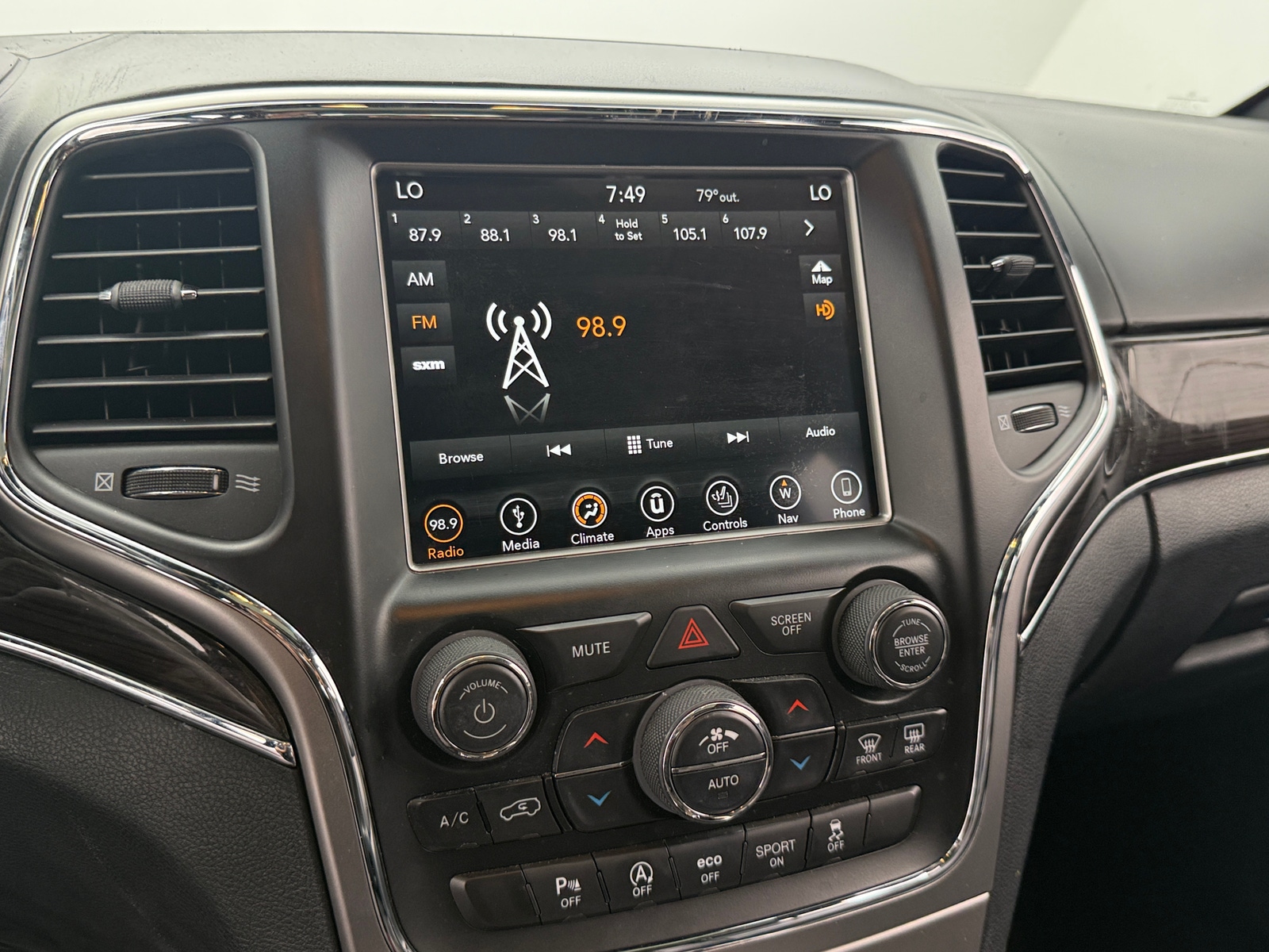 Thumbnail: 2018 Jeep Grand Cherokee - 3