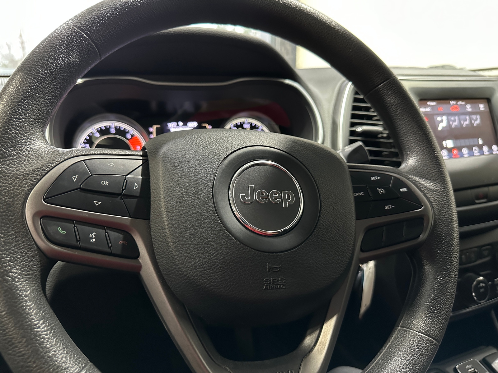 Thumbnail: 2020 Jeep Cherokee - 5