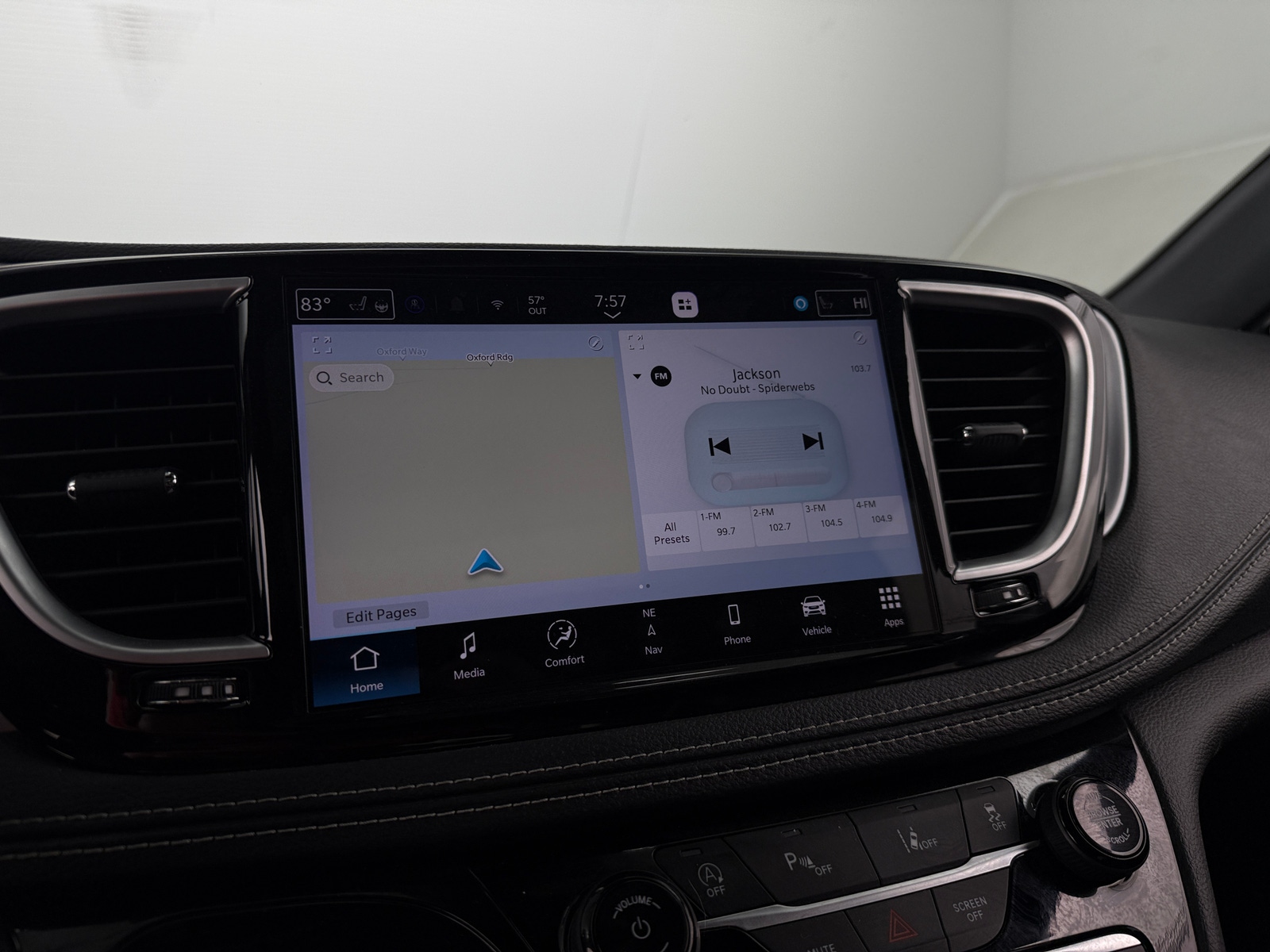 Thumbnail: 2025 Chrysler Pacifica - 3