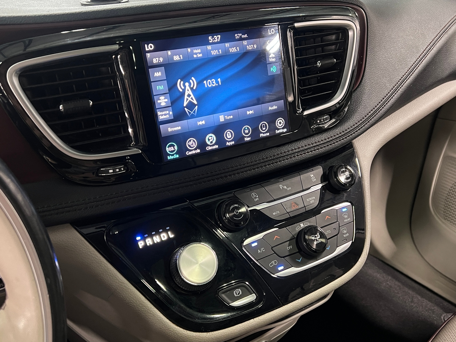 Thumbnail: 2020 Chrysler Pacifica - 3