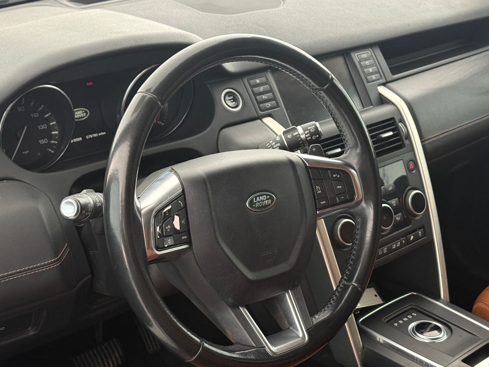 Thumbnail: 2015 Land Rover Discovery Sport - 4