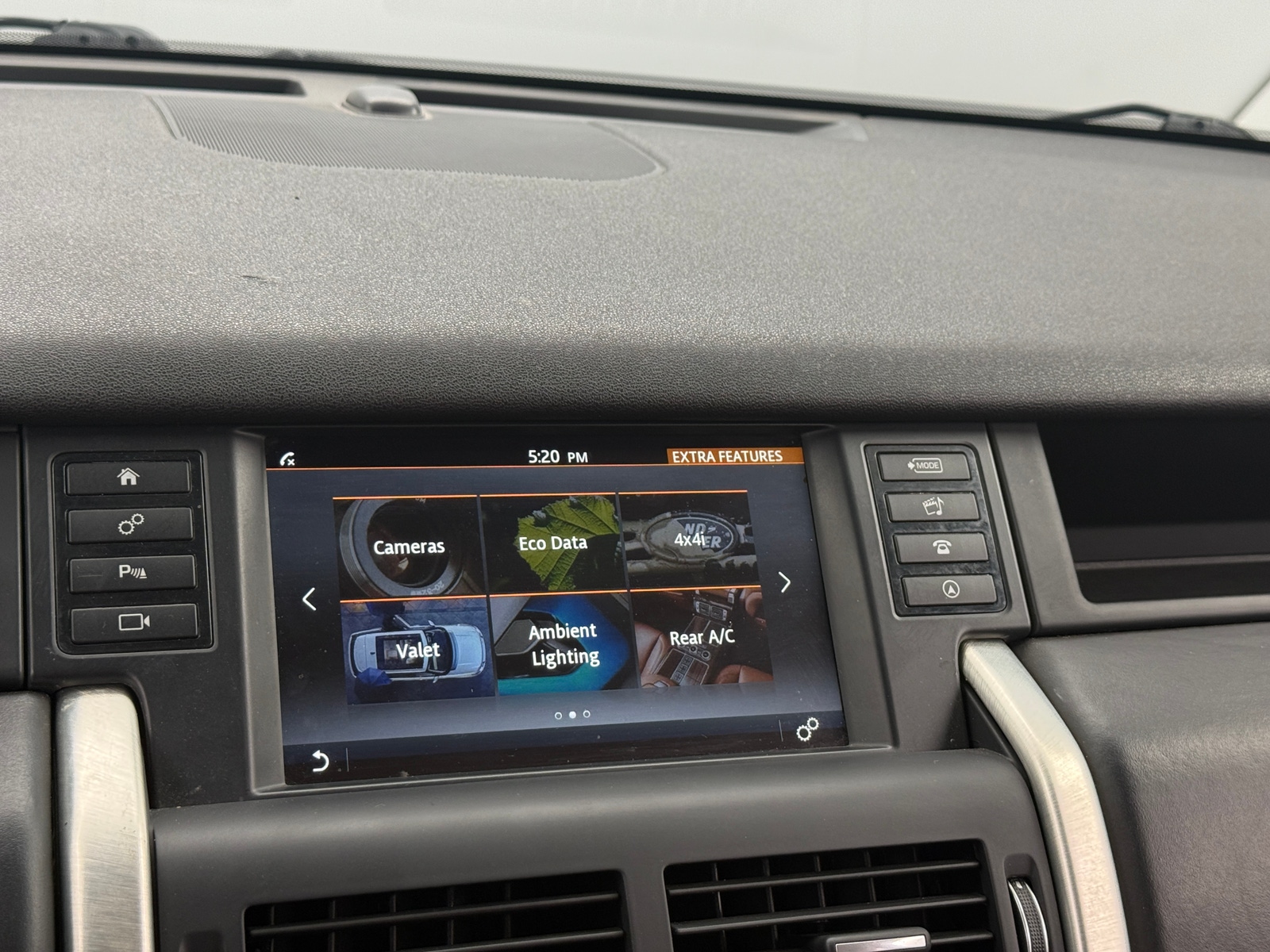 Thumbnail: 2015 Land Rover Discovery Sport - 3