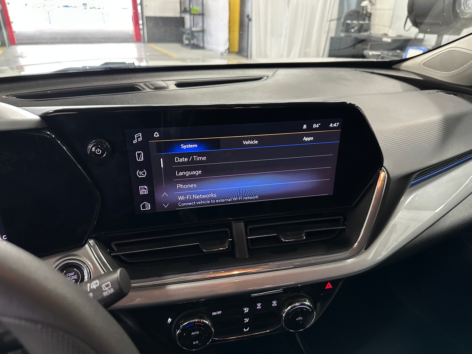 Thumbnail: 2025 Chevrolet Trax - 4