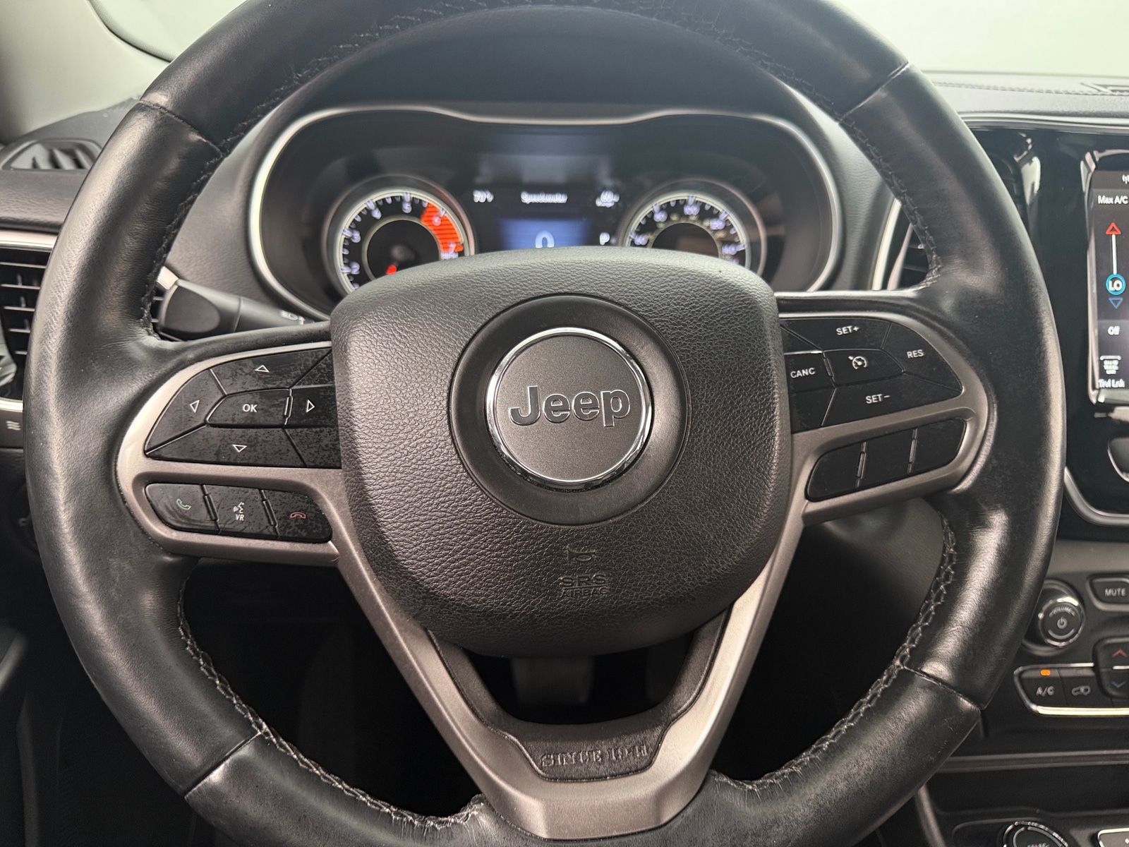 Thumbnail: 2019 Jeep Cherokee - 4