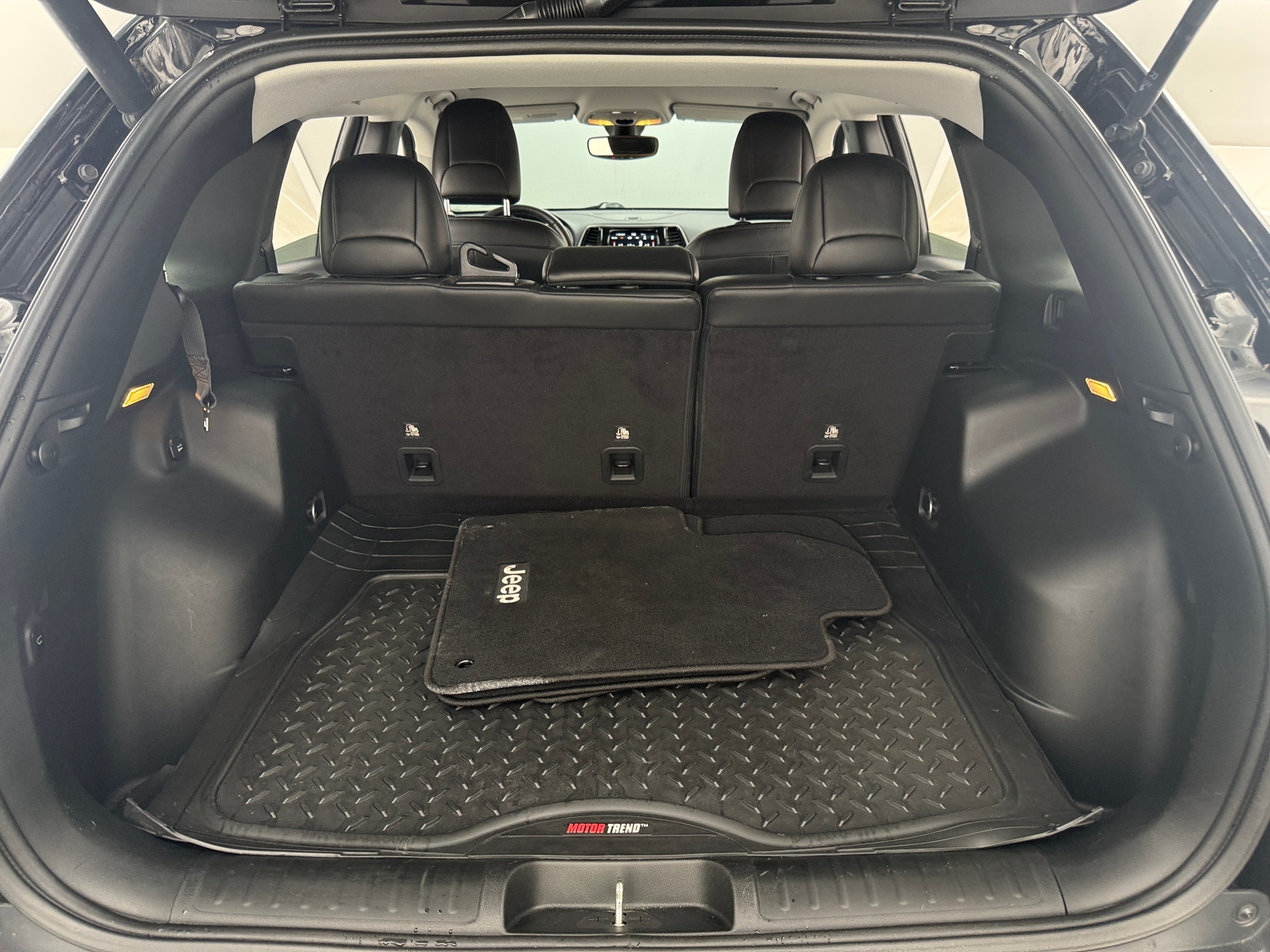 Thumbnail: 2019 Jeep Cherokee - 6