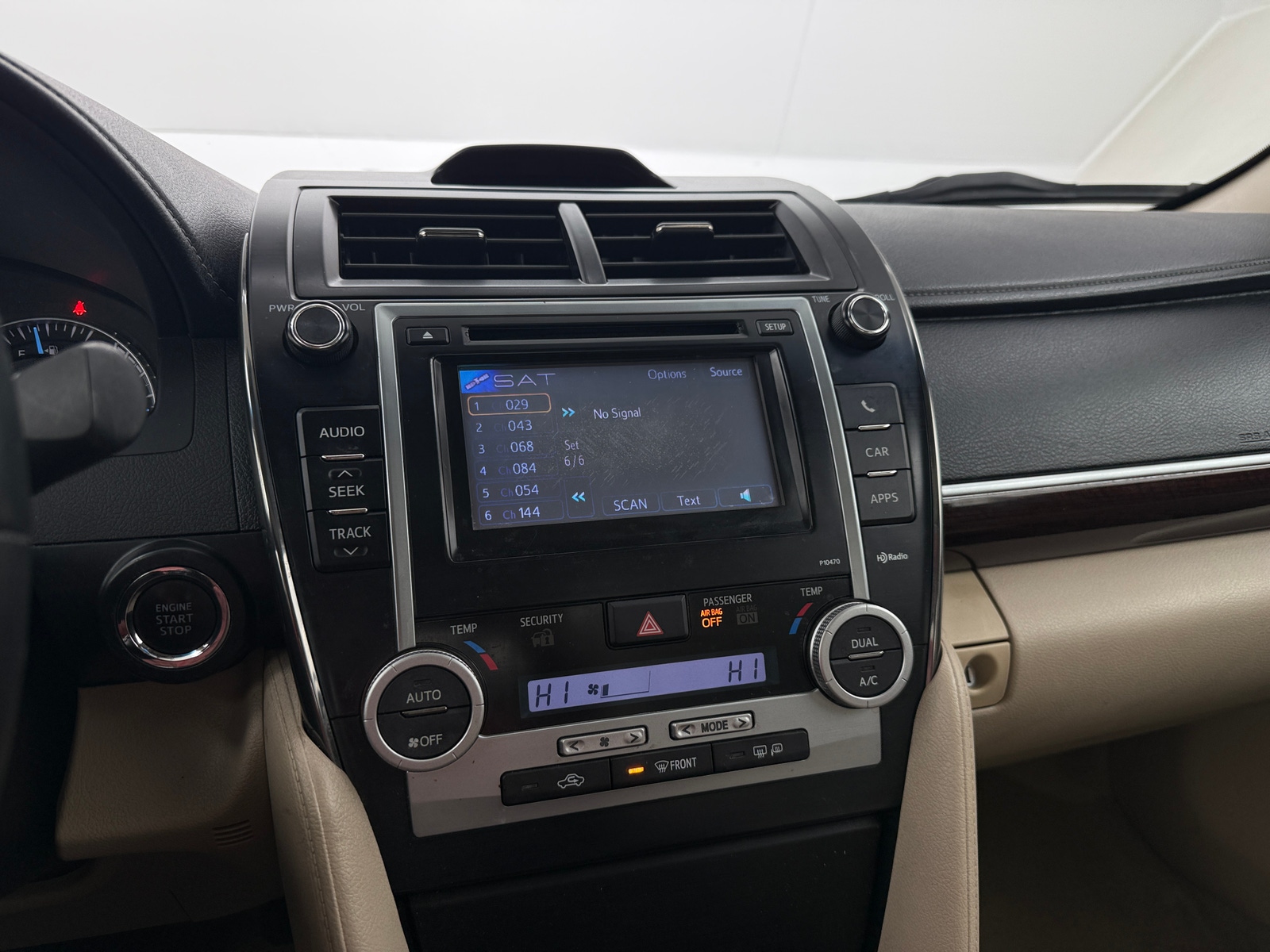 Thumbnail: 2014 Toyota Camry - 3