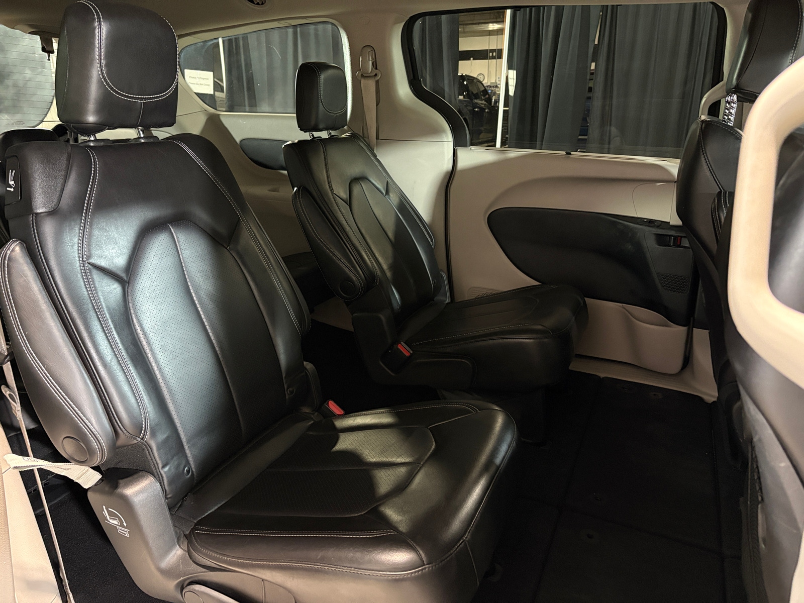 Thumbnail: 2023 Chrysler Pacifica - 5