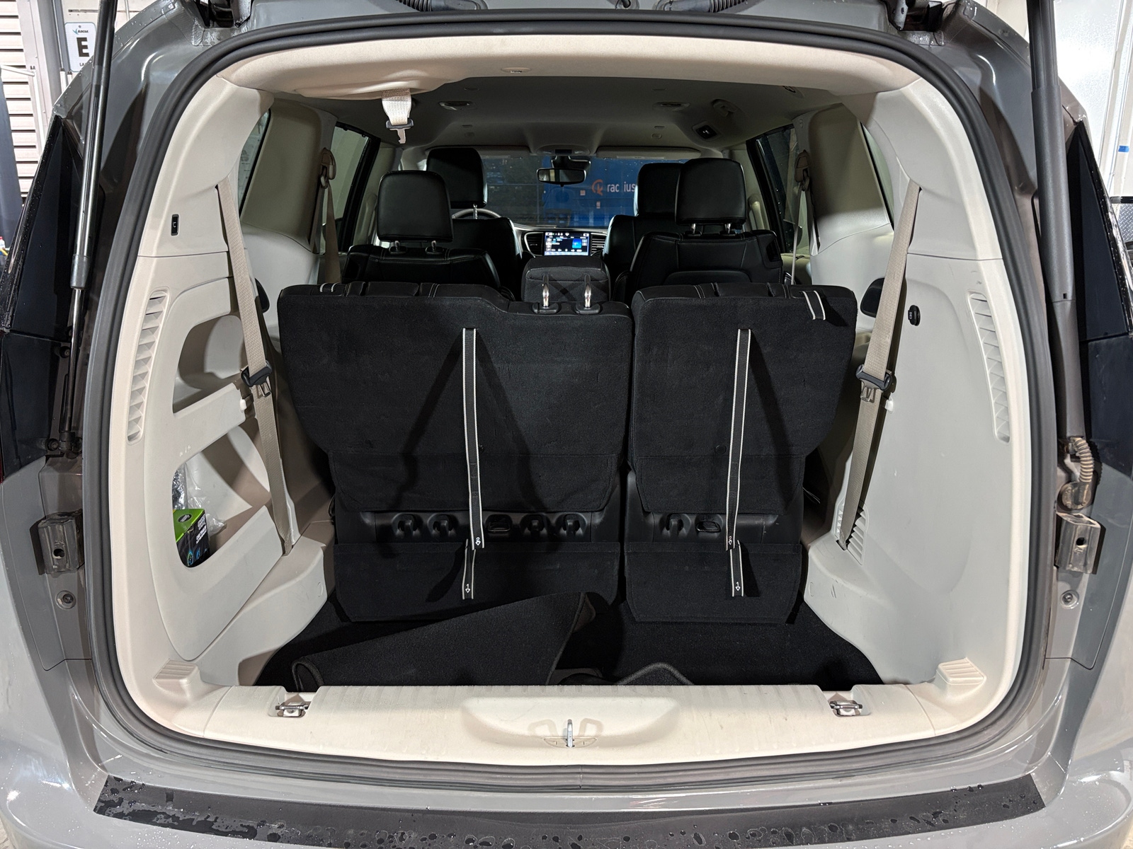 Thumbnail: 2023 Chrysler Pacifica - 6