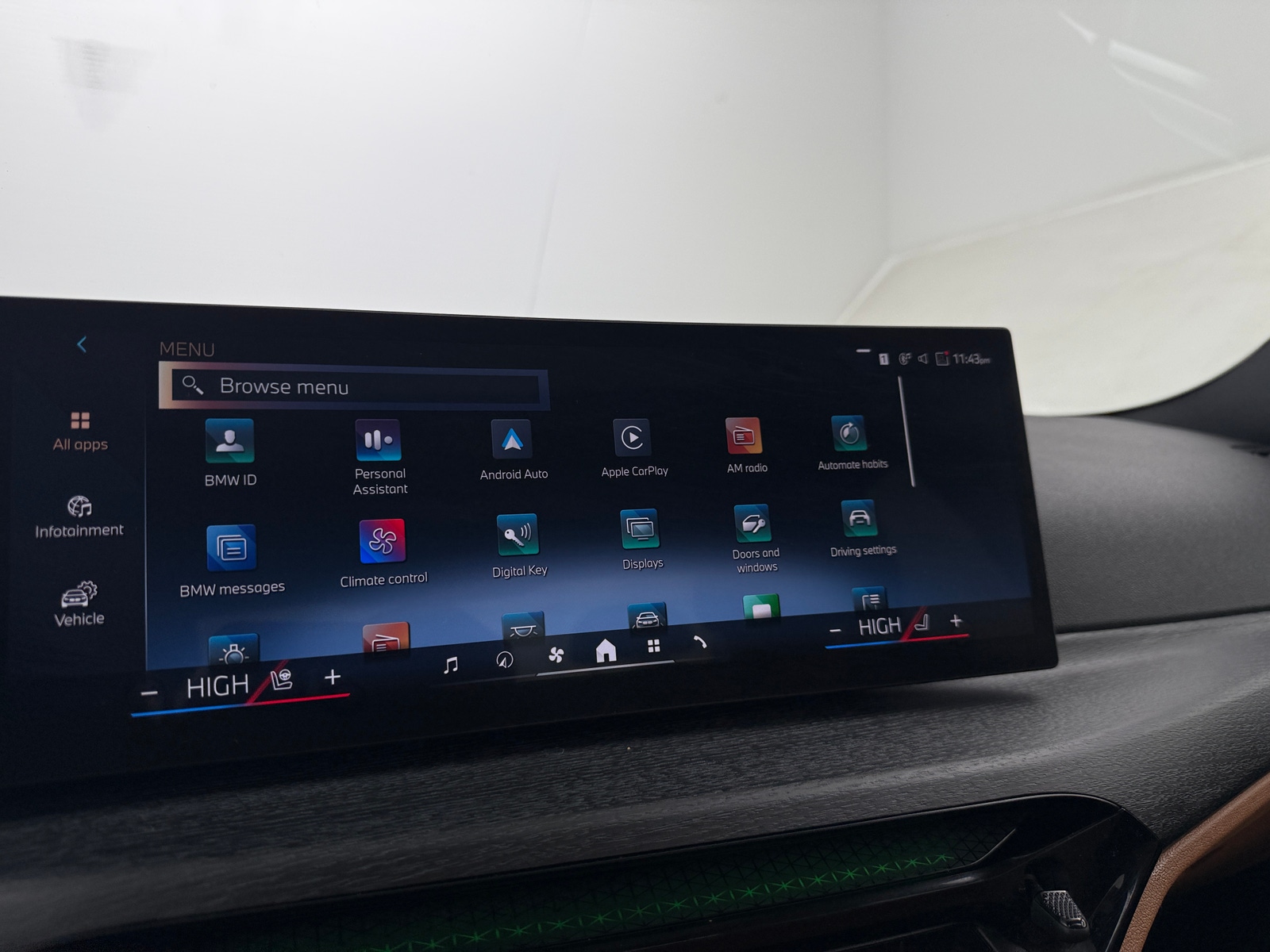 Thumbnail: 2025 BMW 3 Series - 3