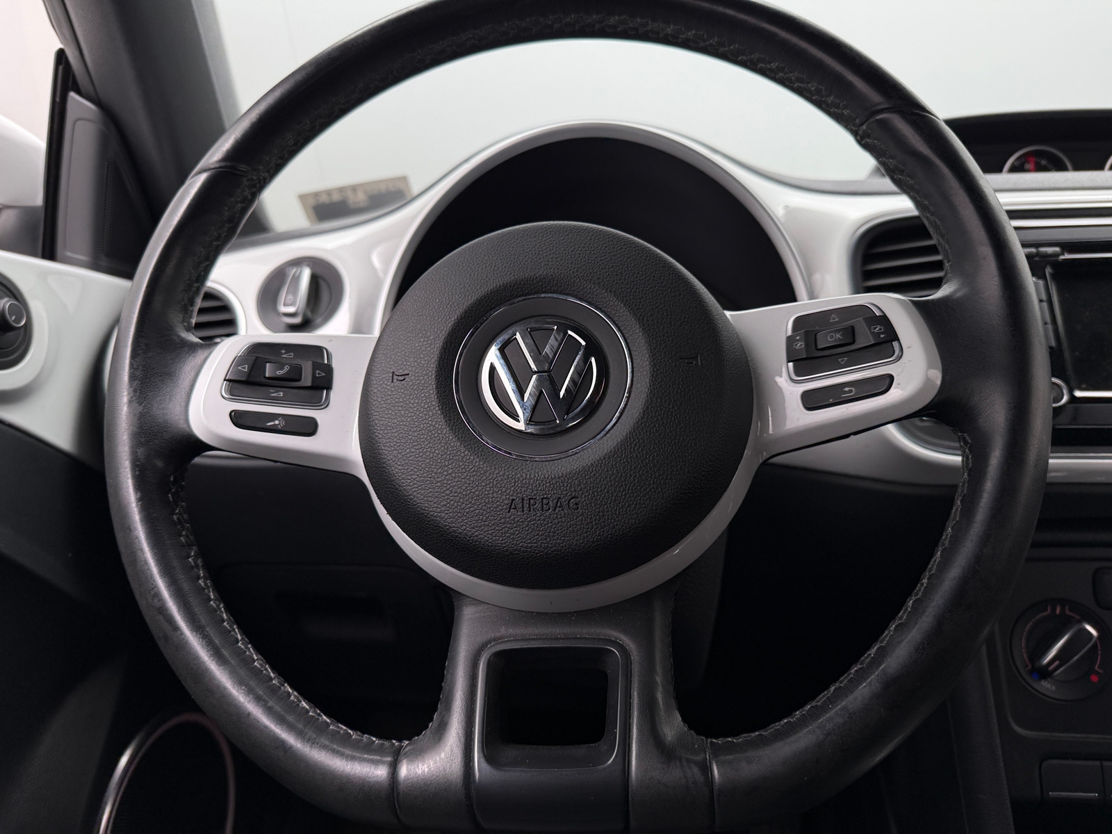 Thumbnail: 2015 Volkswagen Beetle - 3