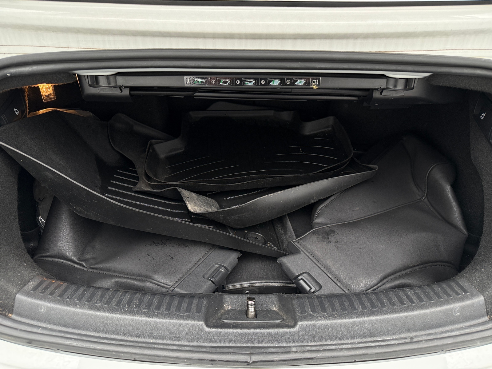 Thumbnail: 2015 Volkswagen Beetle - 4