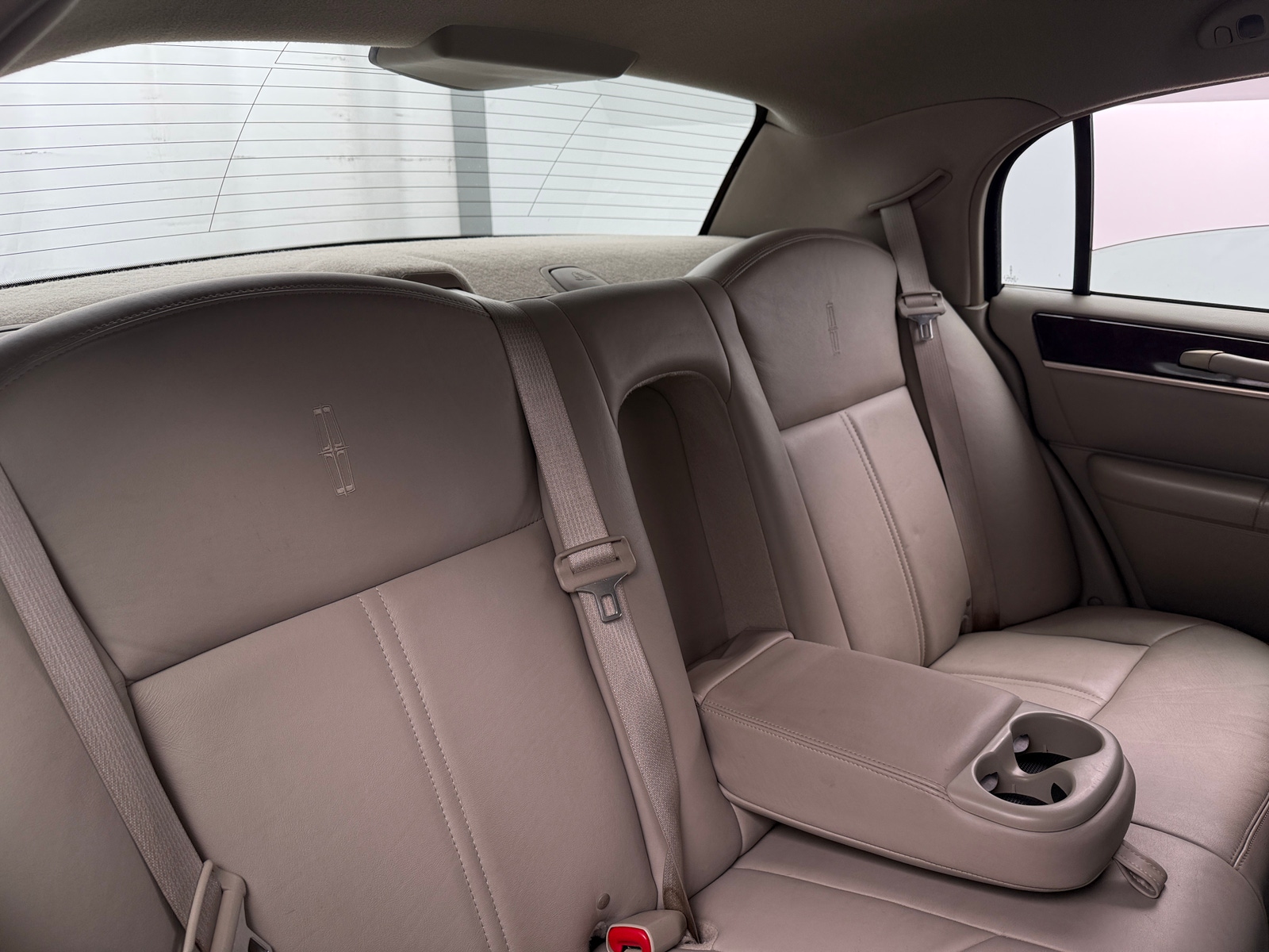 Thumbnail: 2011 Lincoln Town Car - 5