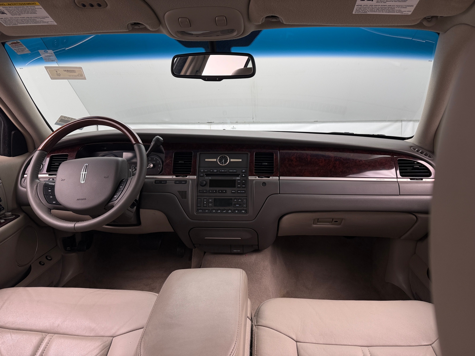 Thumbnail: 2011 Lincoln Town Car - 2