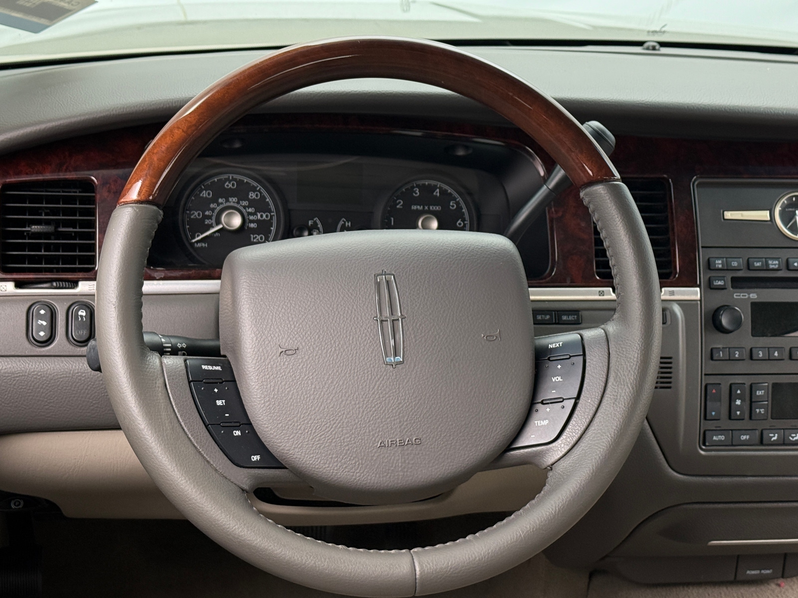 Thumbnail: 2011 Lincoln Town Car - 4