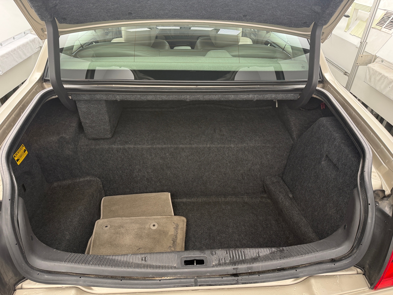 Thumbnail: 2011 Lincoln Town Car - 6