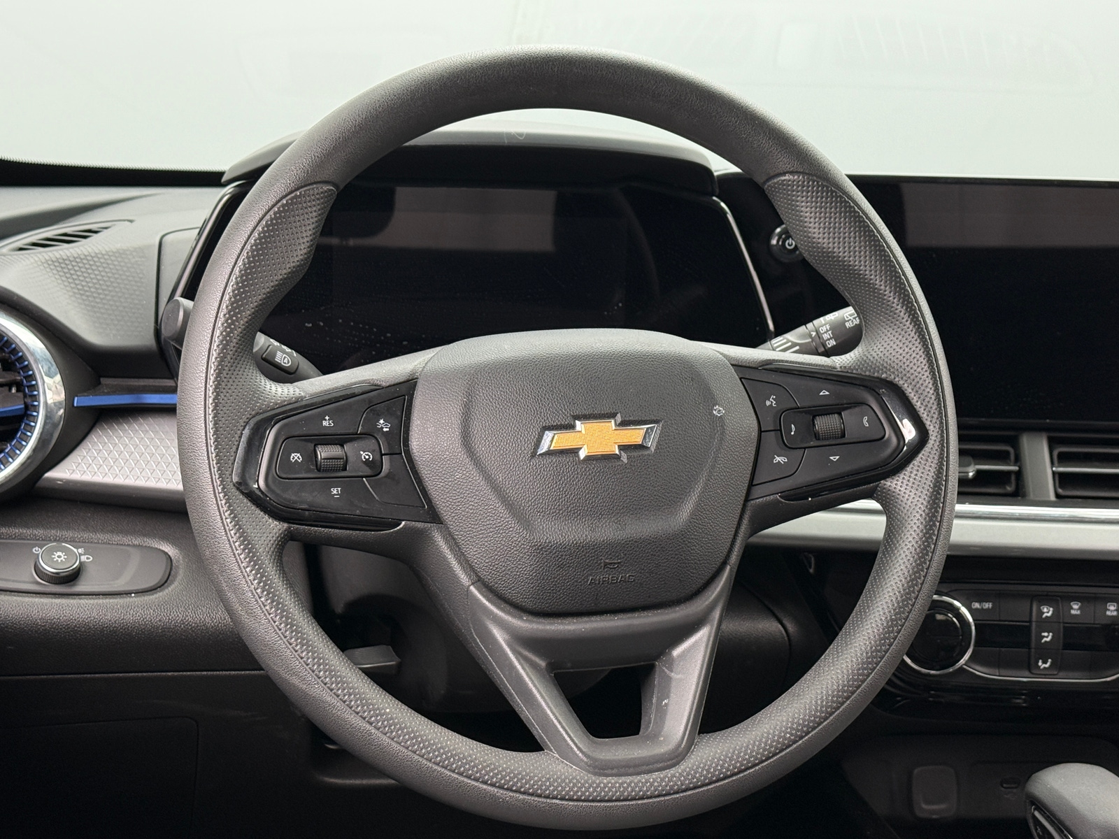 Thumbnail: 2025 Chevrolet Trax - 5