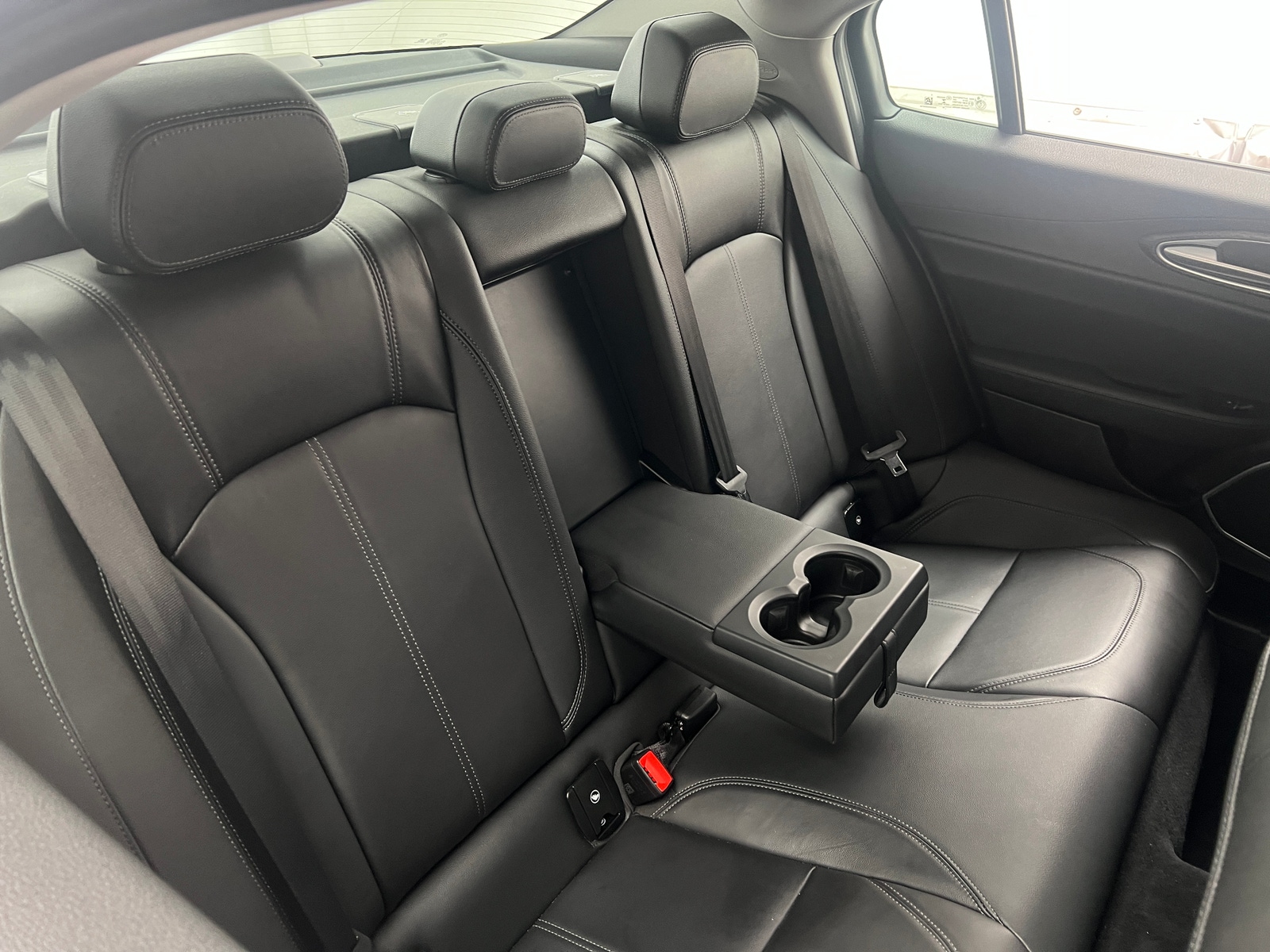 Thumbnail: 2020 Alfa Romeo Giulia - 5