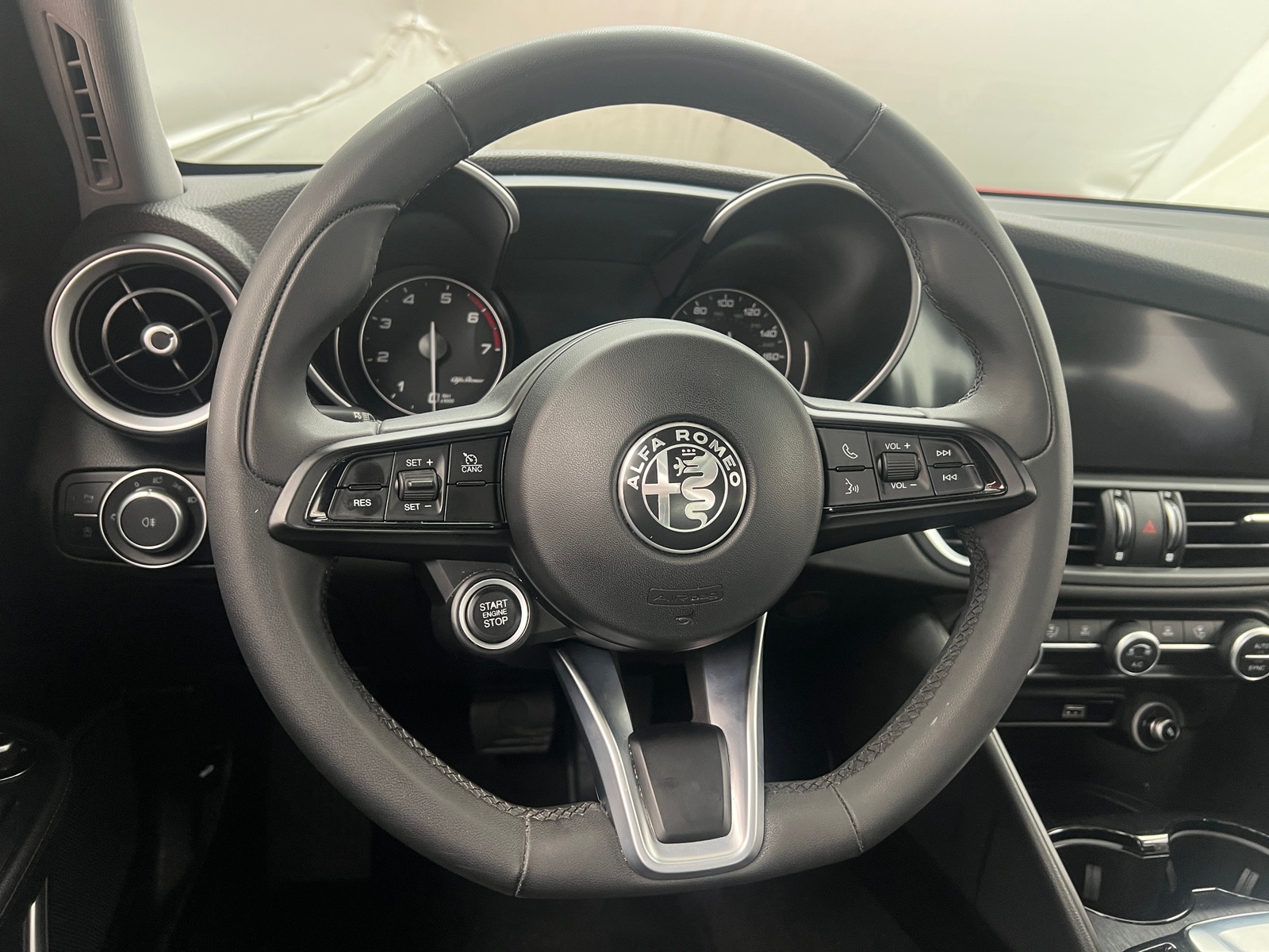 Thumbnail: 2020 Alfa Romeo Giulia - 4