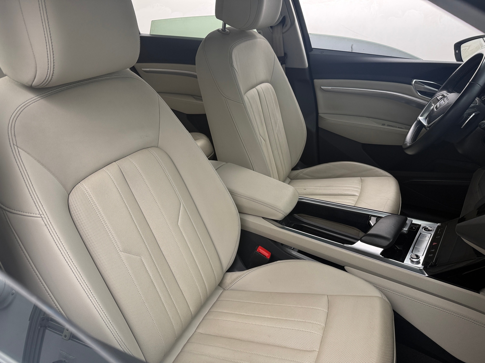 Thumbnail: 2021 Audi e-tron - 2