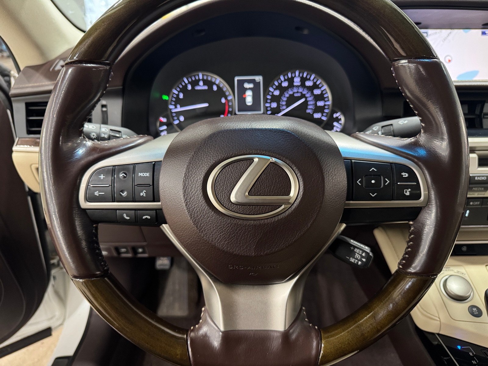 Thumbnail: 2016 Lexus ES - 5