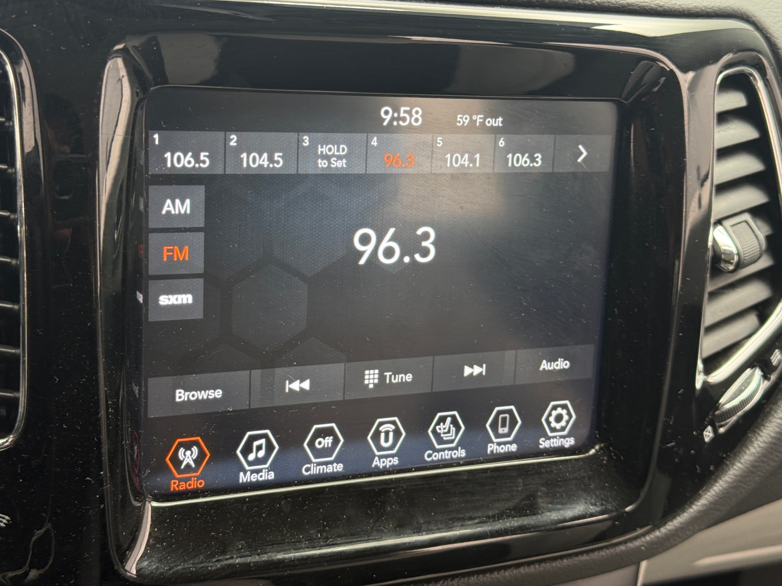 Thumbnail: 2019 Jeep Compass - 3