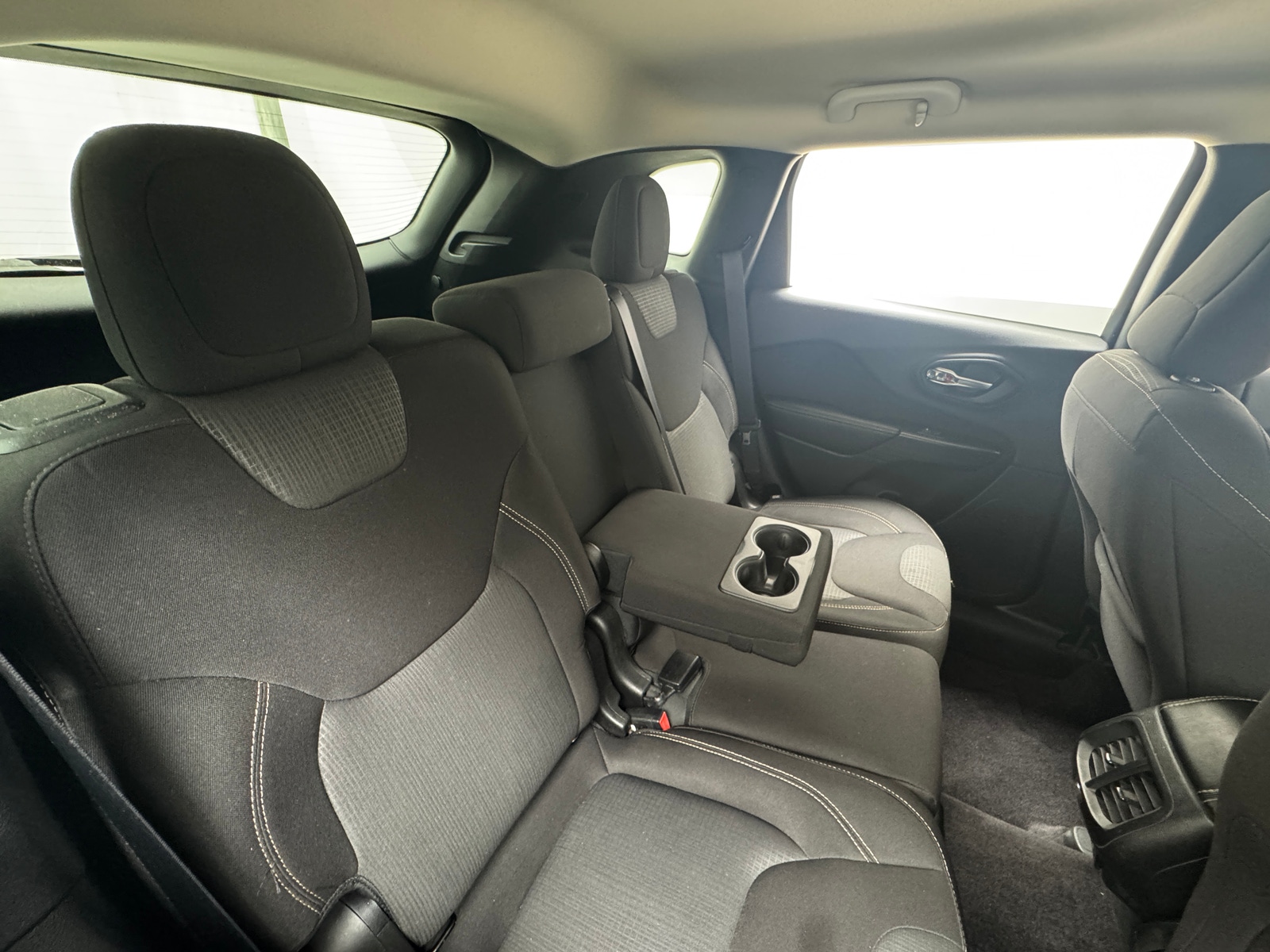 Thumbnail: 2017 Jeep Cherokee - 6