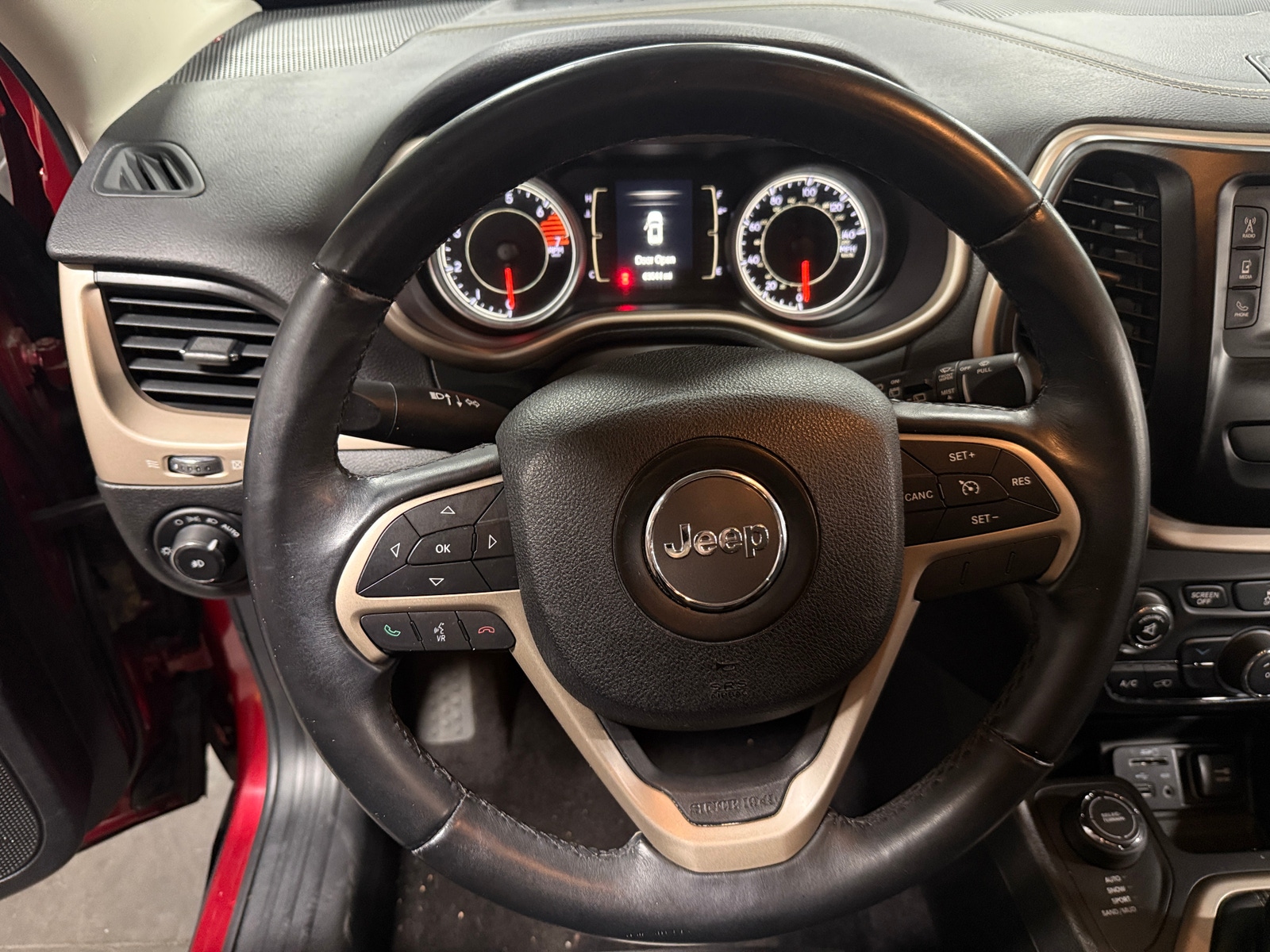 Thumbnail: 2017 Jeep Cherokee - 5