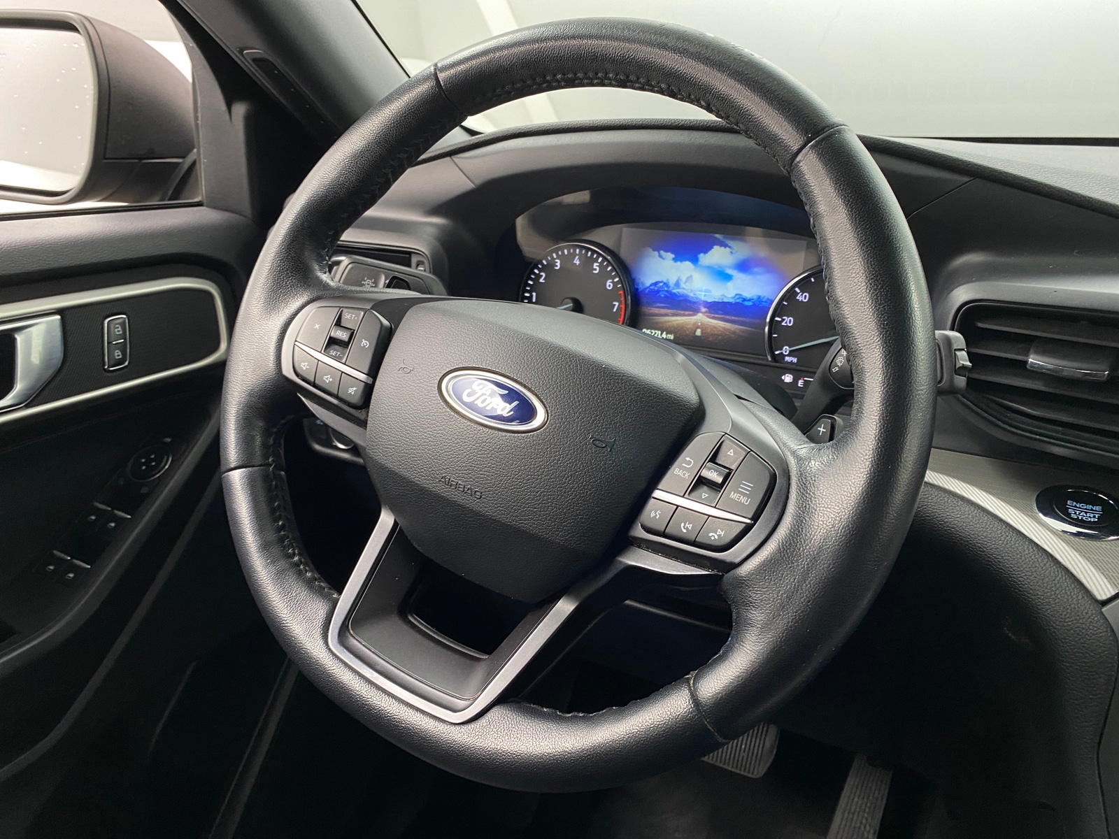 Thumbnail: 2020 Ford Explorer - 5