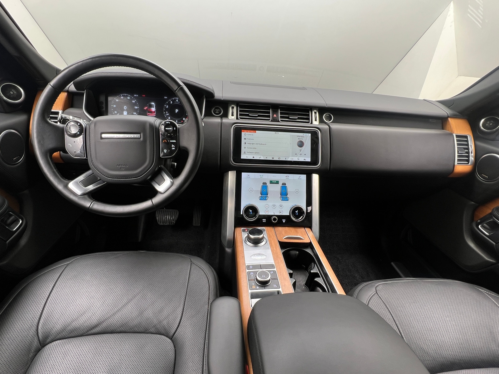 Thumbnail: 2019 Land Rover Range Rover - 2