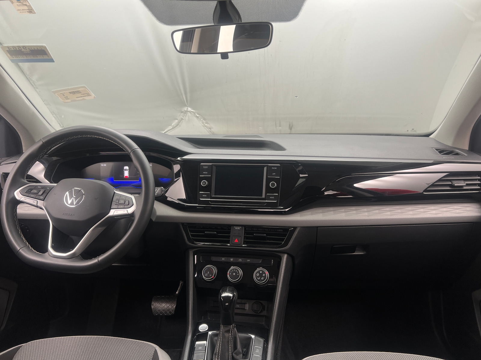 Thumbnail: 2023 Volkswagen Taos - 3