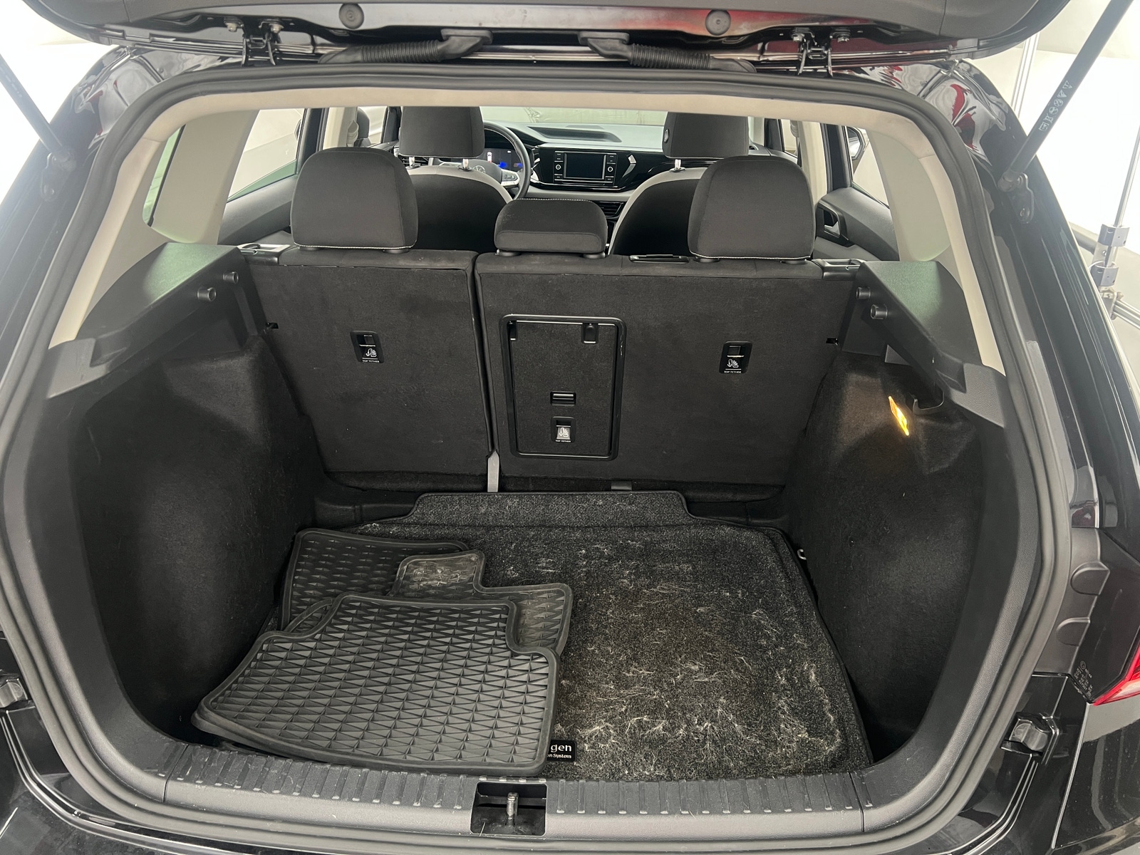 Thumbnail: 2023 Volkswagen Taos - 7