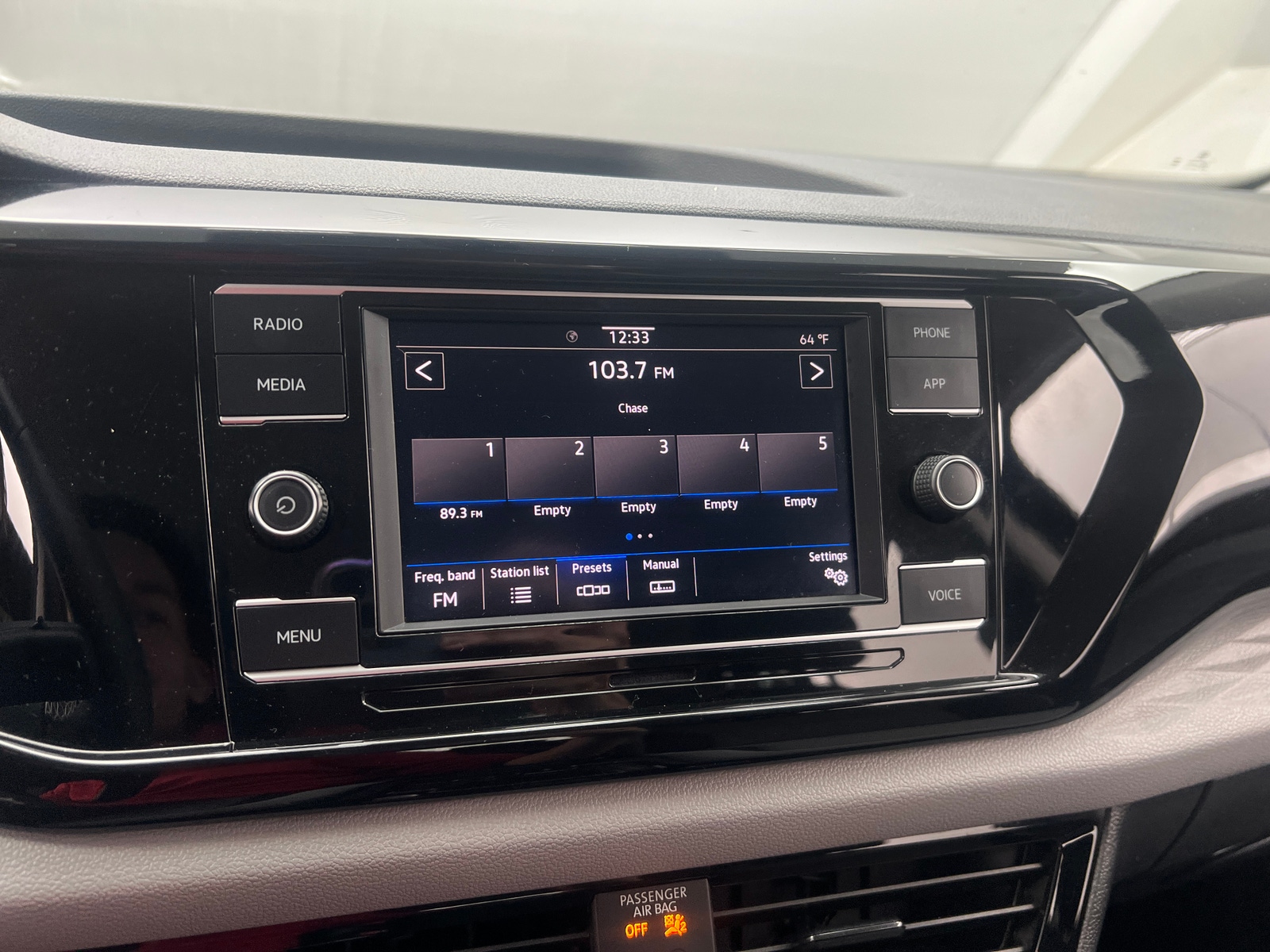 Thumbnail: 2023 Volkswagen Taos - 4