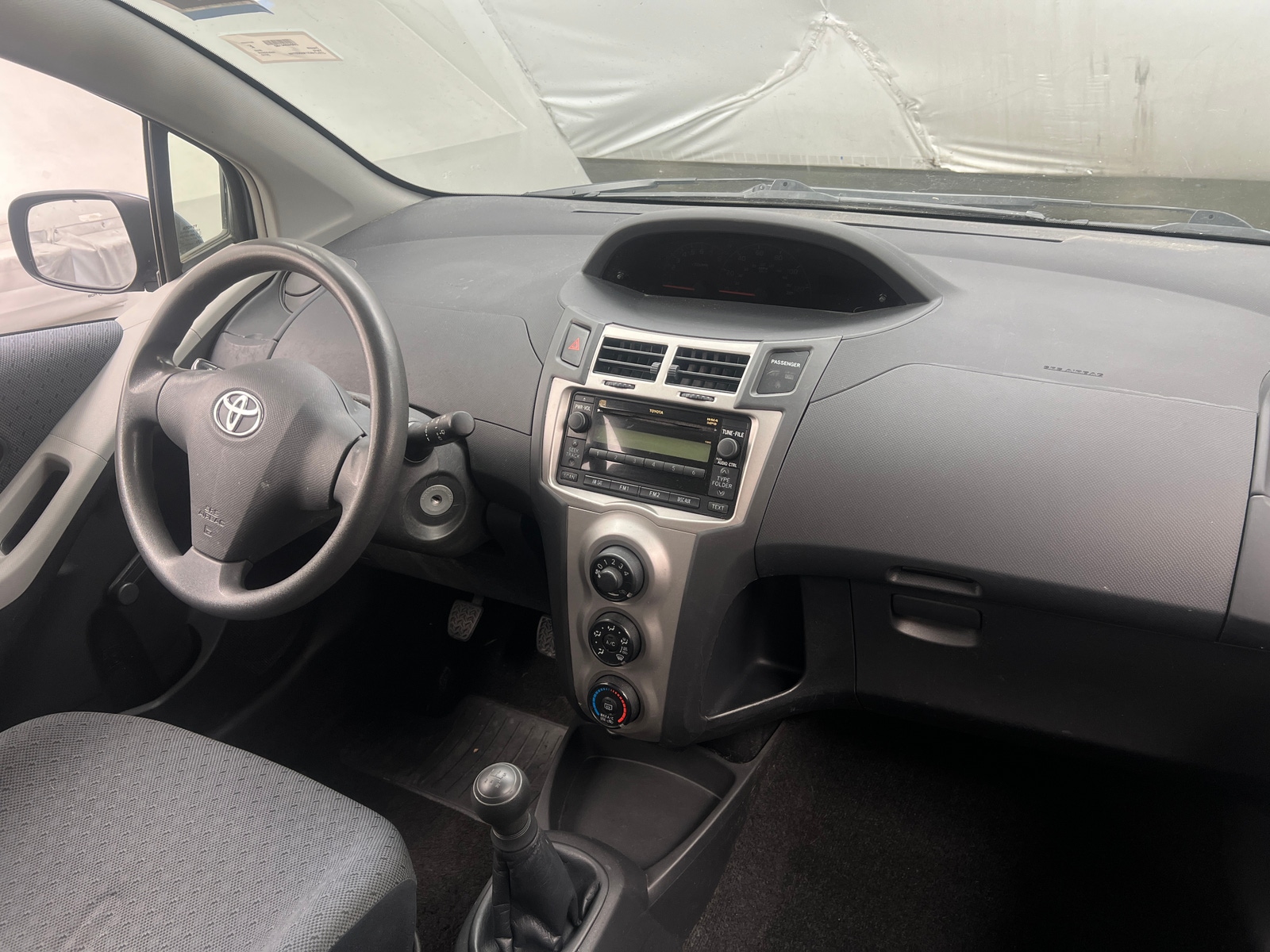 Thumbnail: 2010 Toyota Yaris - 3