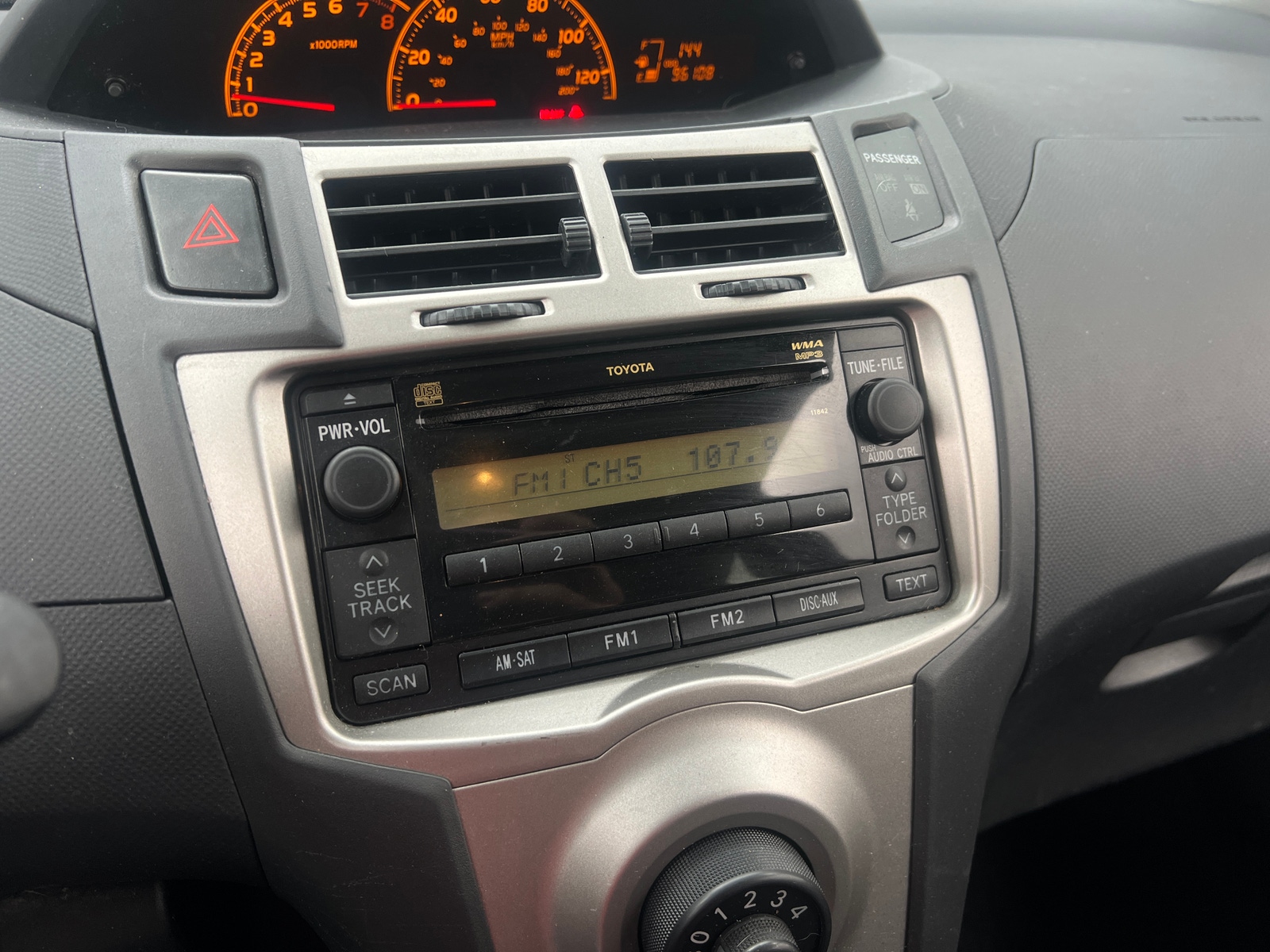 Thumbnail: 2010 Toyota Yaris - 4