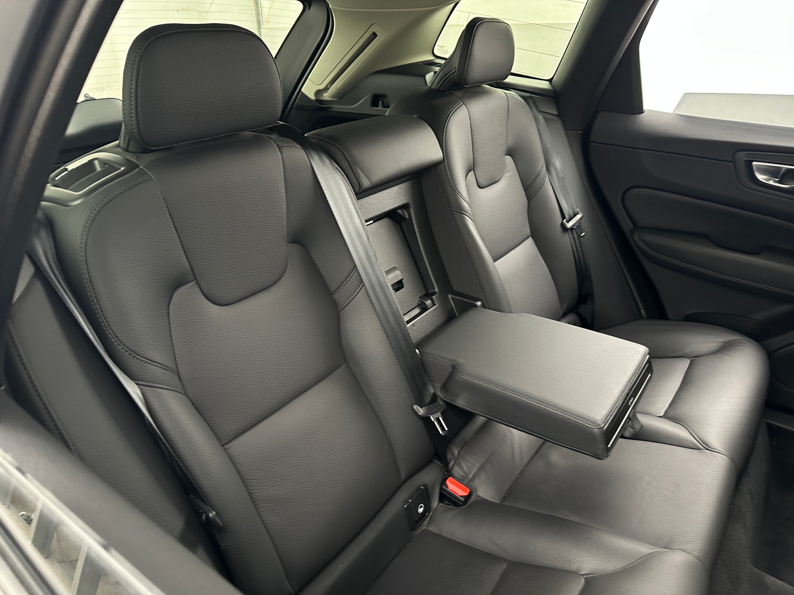 Thumbnail: 2025 Volvo XC60 - 5