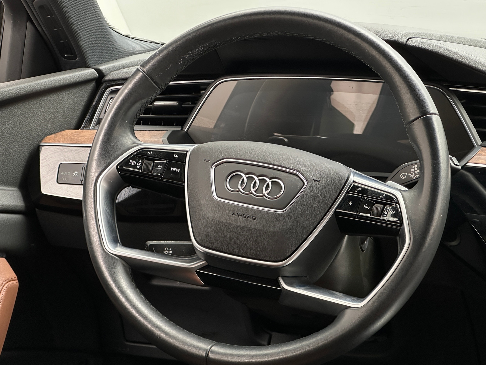 Thumbnail: 2022 Audi e-tron - 4