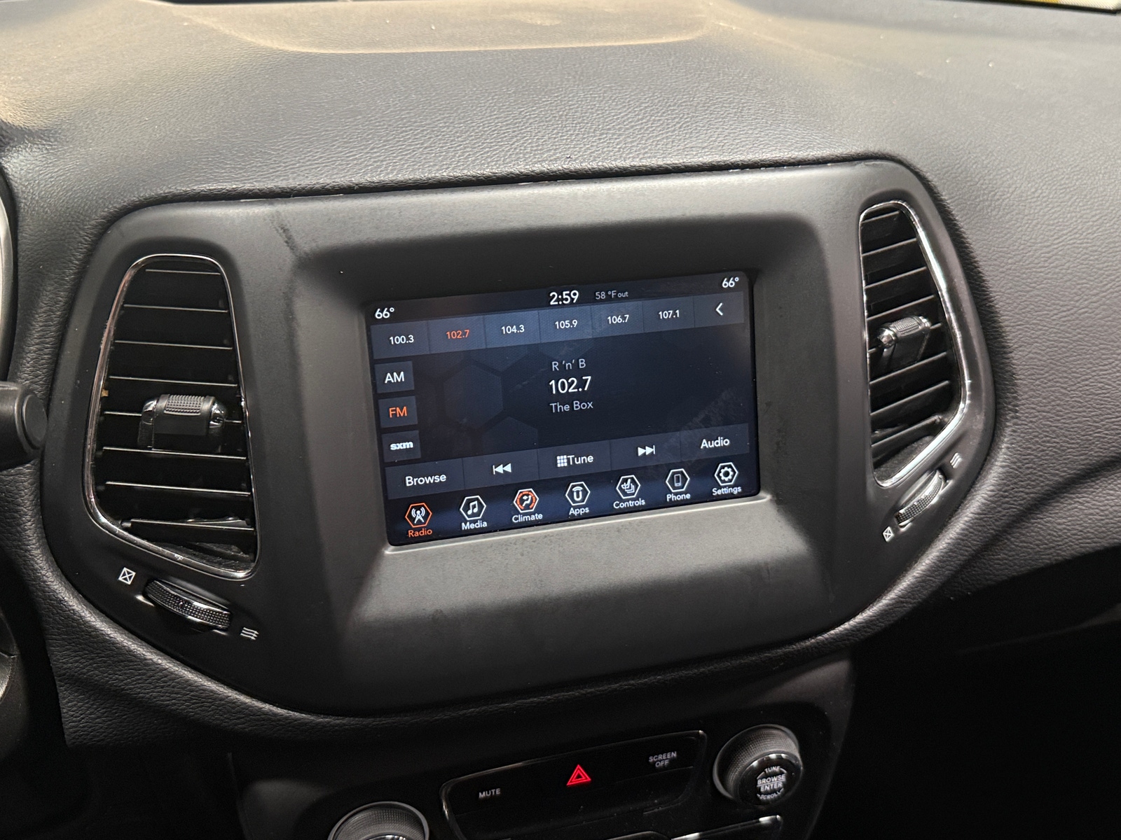 Thumbnail: 2019 Jeep Compass - 3