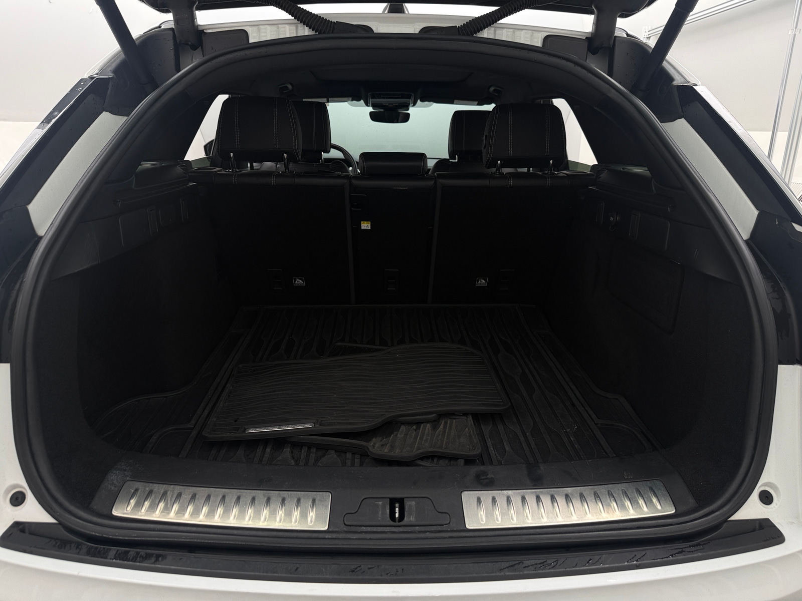 Thumbnail: 2018 Land Rover Range Rover Velar - 6