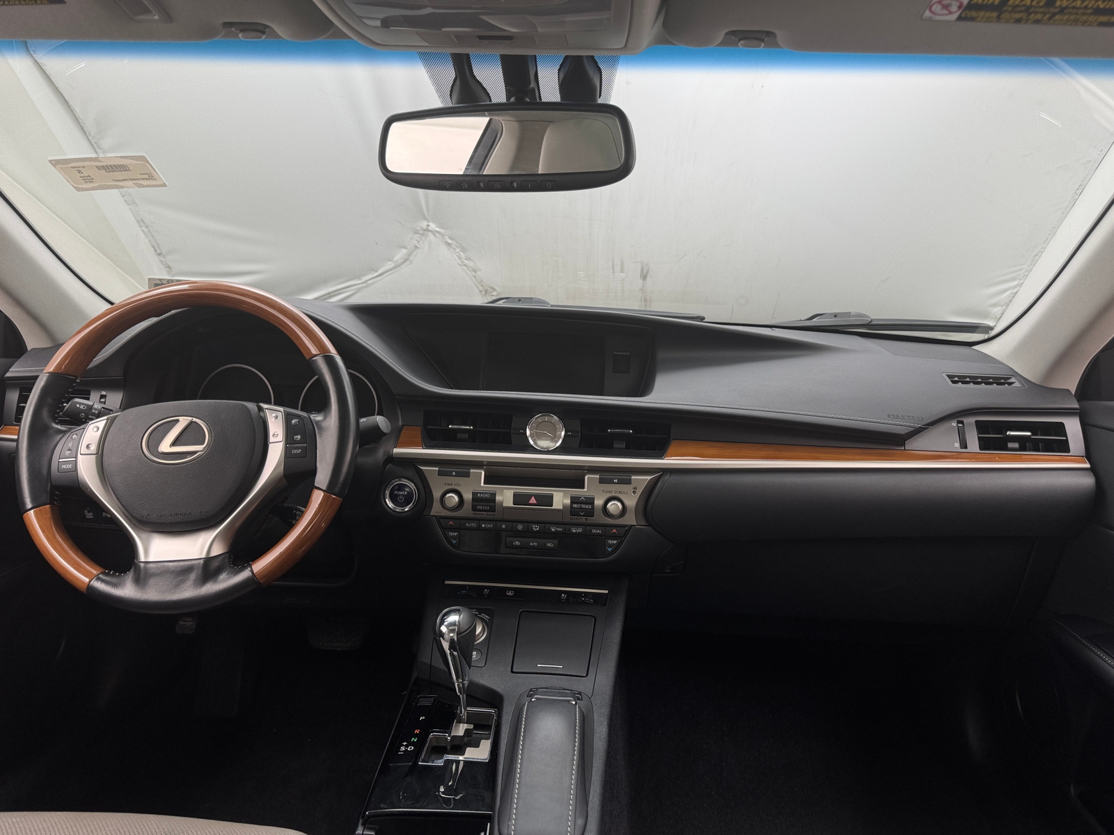 Thumbnail: 2015 Lexus ES - 2